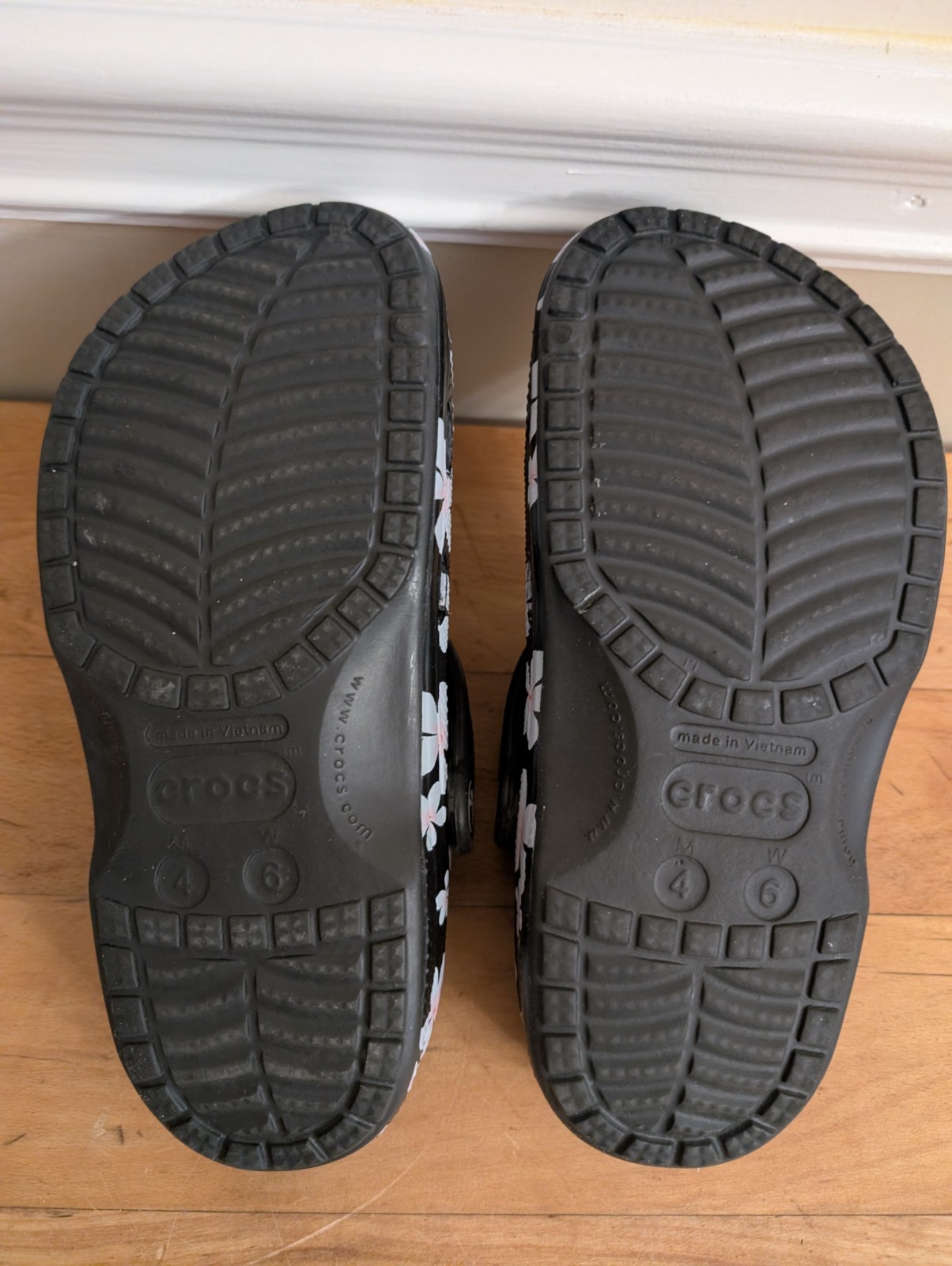 Crocs BAYA Black Flowered Touch Of Pink White Flowers Darling Size M-4 , W-6