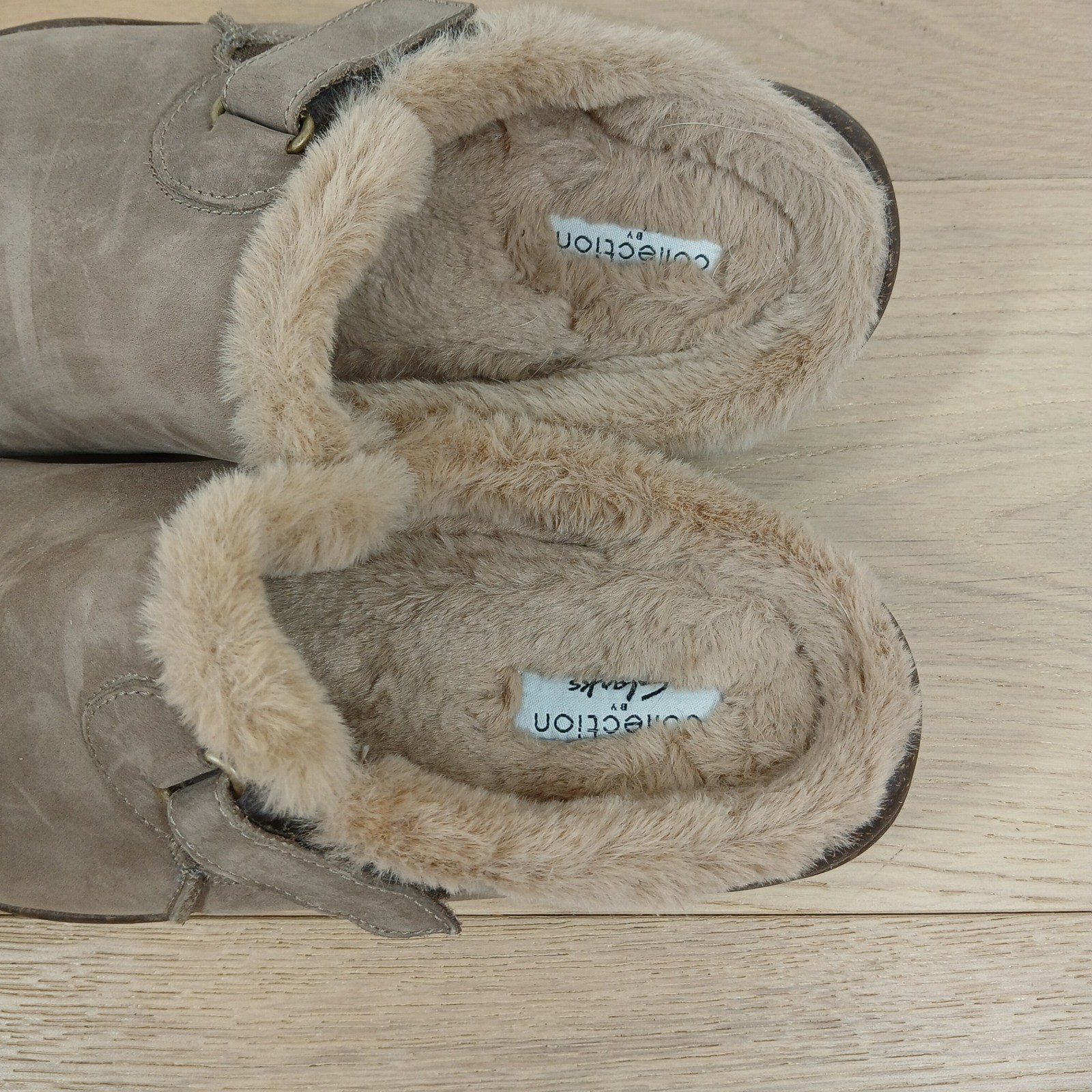 Clarks Clogs Womens 8.5W Beige Suede Faux Fur Lined Comfort Mules Slip On