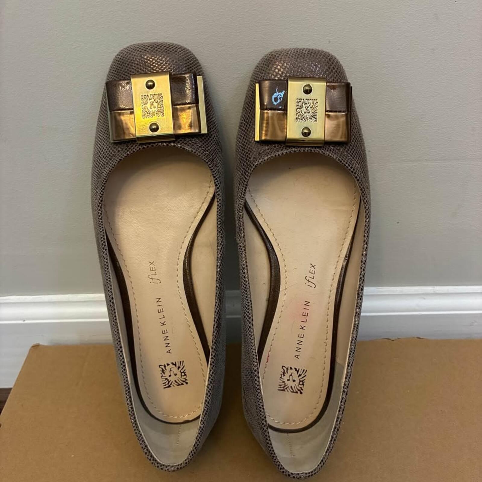 Anne Klein Sport Flex Gray Textured Ballet Flats Womens Size 7M Metal Buckle