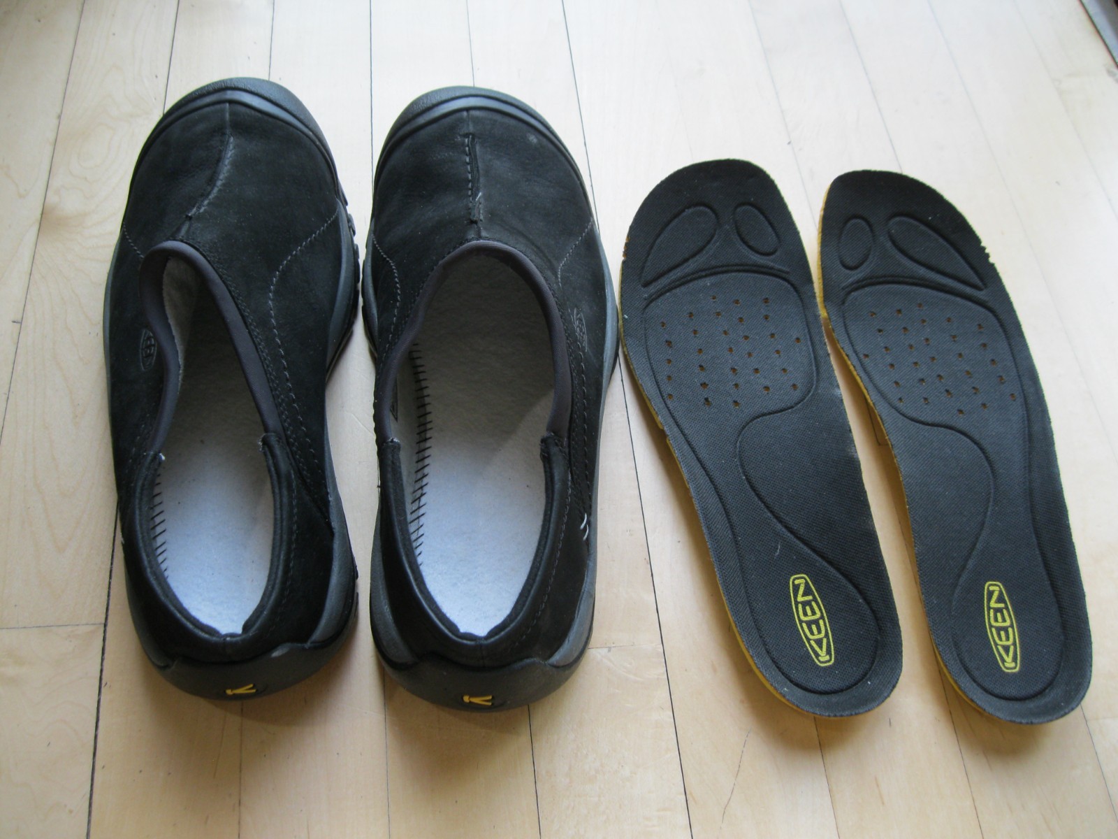 Keen Kaci Leather Slip On Insulated Comfort Winter Slide Clogs Black Women 12