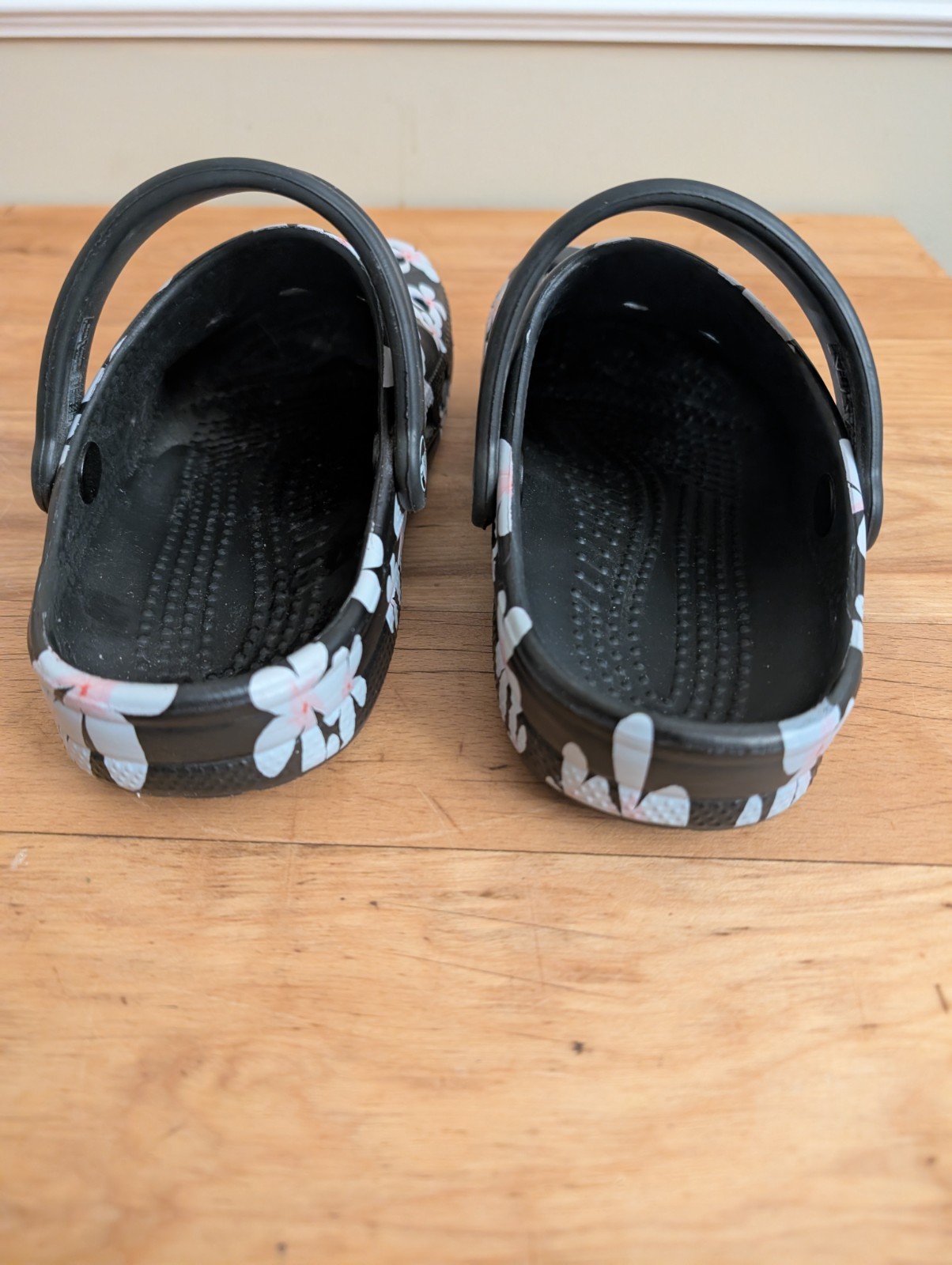 Crocs BAYA Black Flowered Touch Of Pink White Flowers Darling Size M-4 , W-6