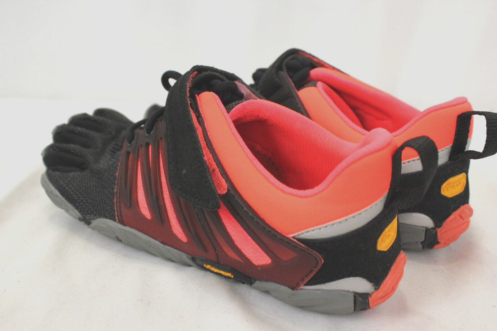 VIBRAM FIVE FINGERS WOMEN’S WATER SHOES NEON PINK SIZE 7-7.5 EUC!