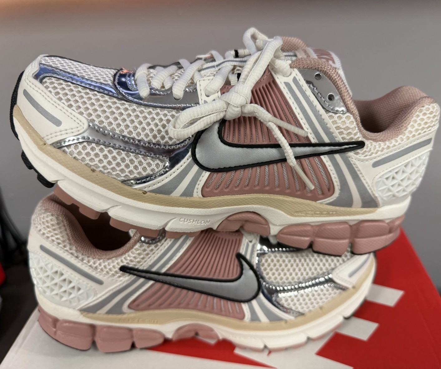 Nike Zoom Vomero 5 Women’s Shoes (Sail/Pearl White/Particle Pink/Sail) Sz 7.5 W