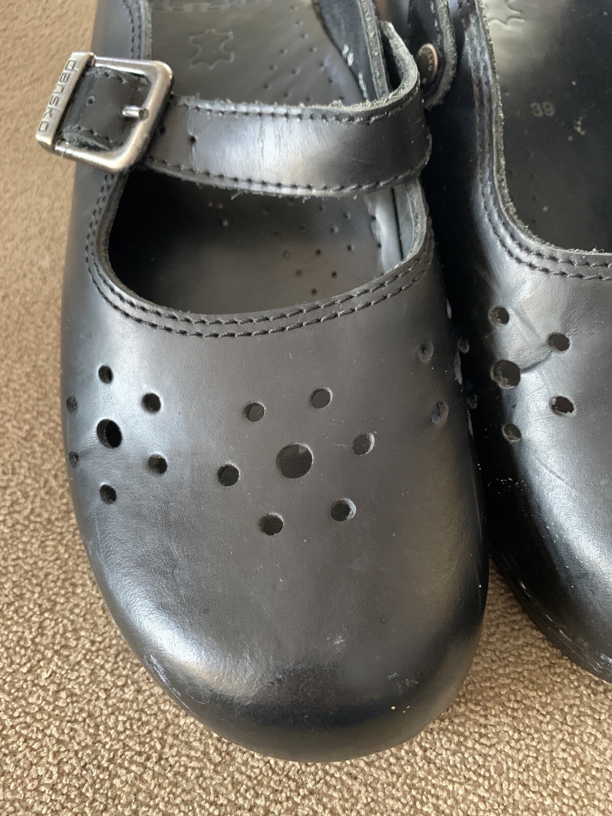 Women’s Size 39 (8.5-9) M Dansko Black Slip On Professional Clogs (TD)