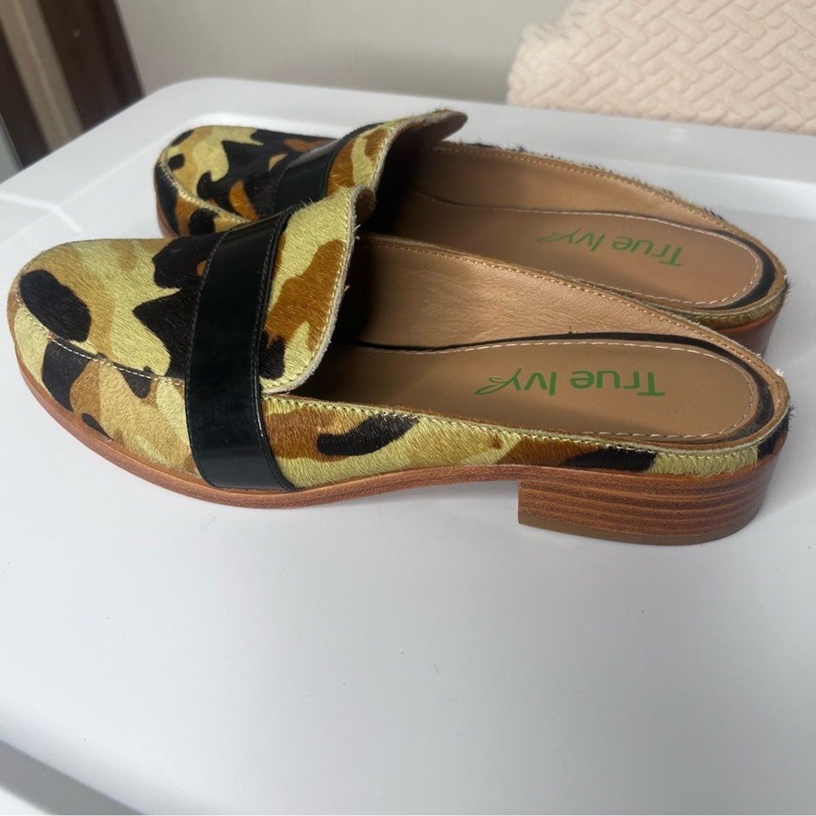 True Ivy camouflage green slip on mules pony hair leather womens shoes size 6M