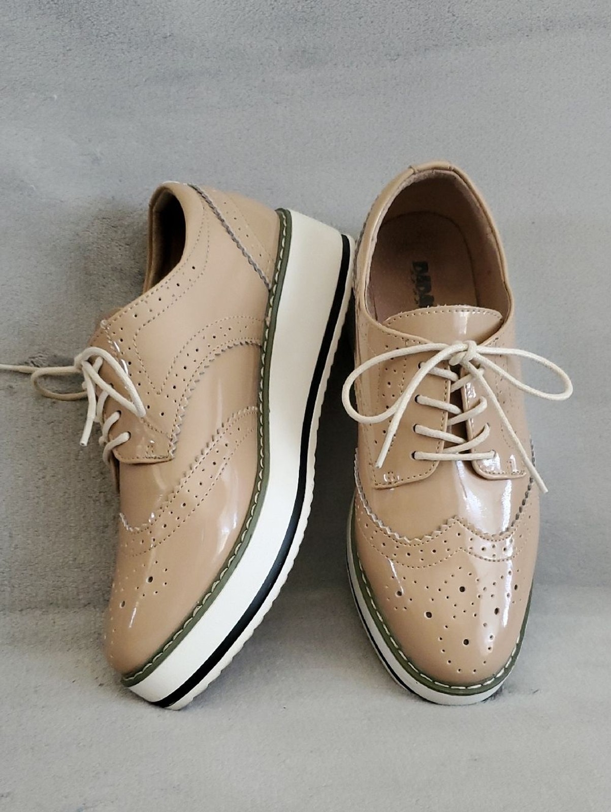 DADAWEN Tan Patent Platform Oxford Wingtip Shoes WOMEN’S SIZE: 39 EU/ 8 US