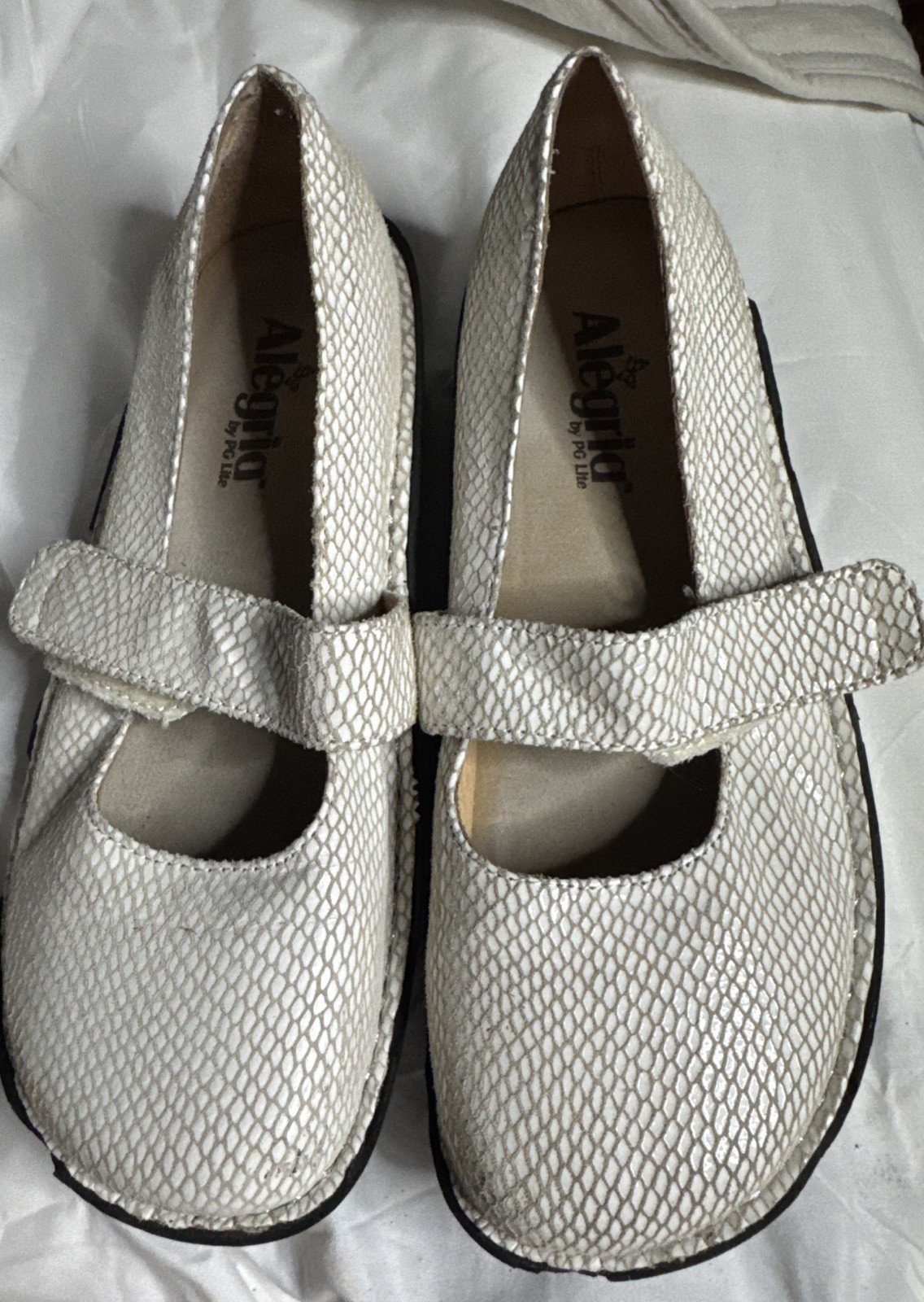 Alegria Fel-710 Women’s Size 38/ 7.5 Mary Jane White Patent Snake Leather Shoes