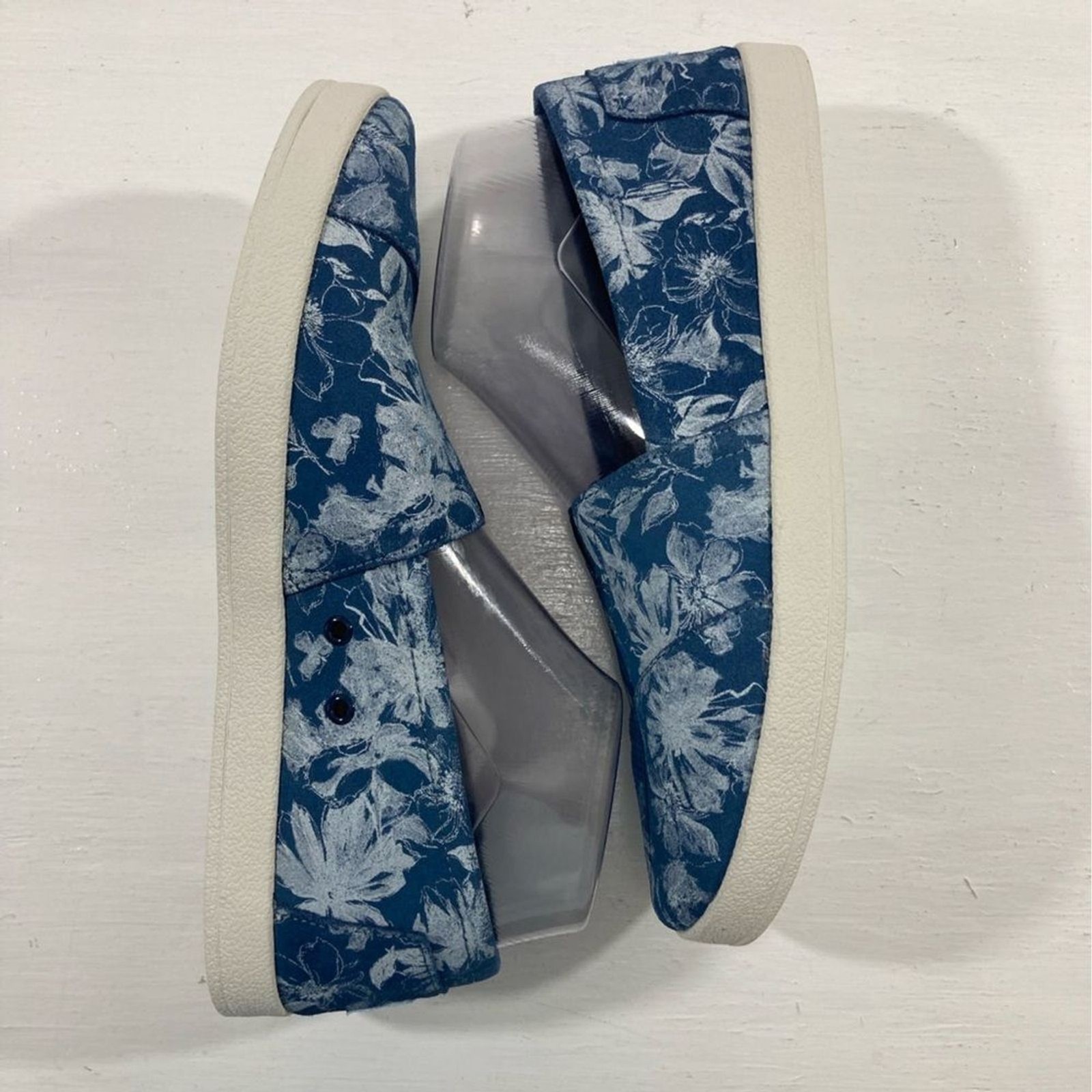 TOMS Avalon Slip On Sneakers Womens 9 Blue Suede Floral Print Casual Comfort