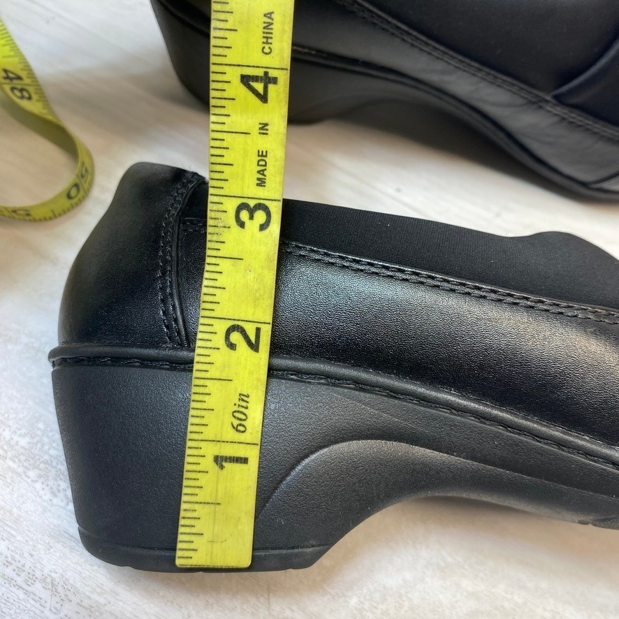 Clarks Women 7.5 Slip On Loafers Wedge Black Leather Cushion Professional Work