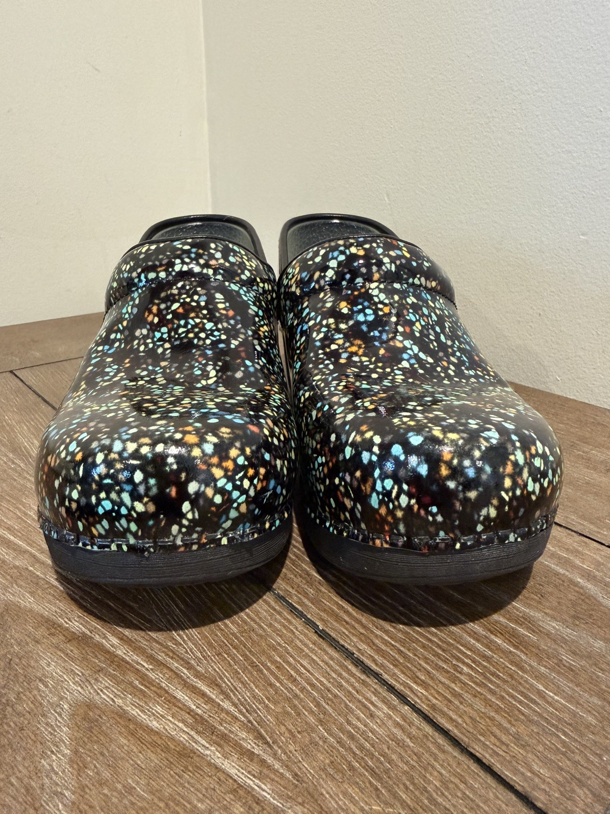 Dansko Women’s XP 2.0 – Patent Color Pop Nursing Clogs Shoes Size 39 EUC