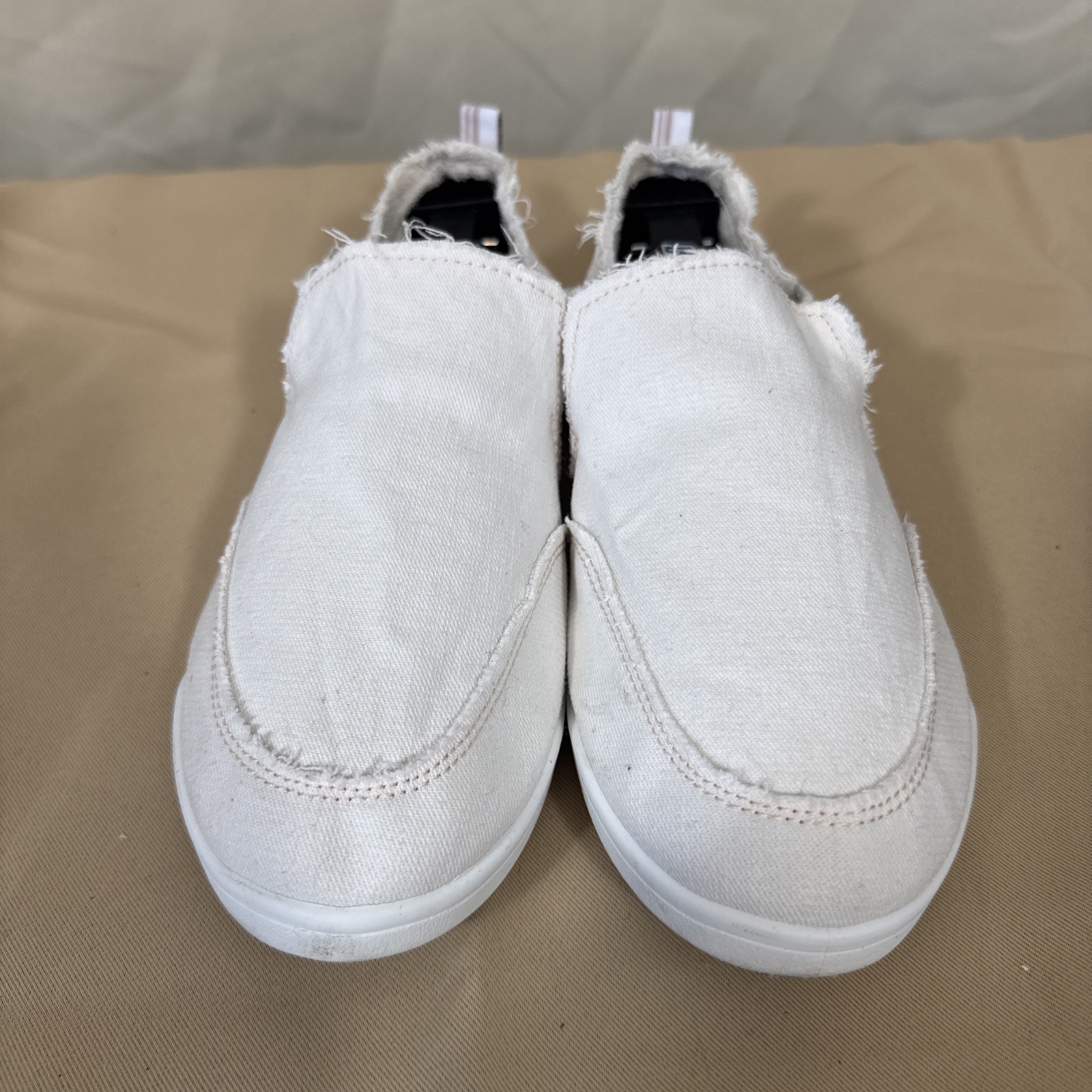 Vionic Beach Casual Shoes Womens Size 7 Medium White Fabric Comfort Distressed