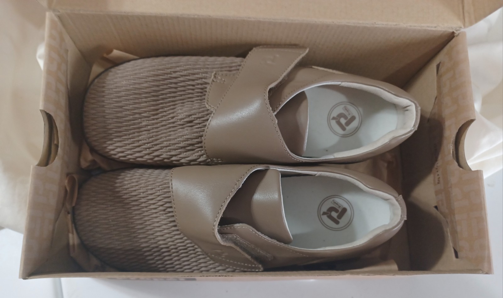 Propet Womens Shoes Olivia WPRX25 Taupe, New With Box Size9 B, Hook & Loop NIB