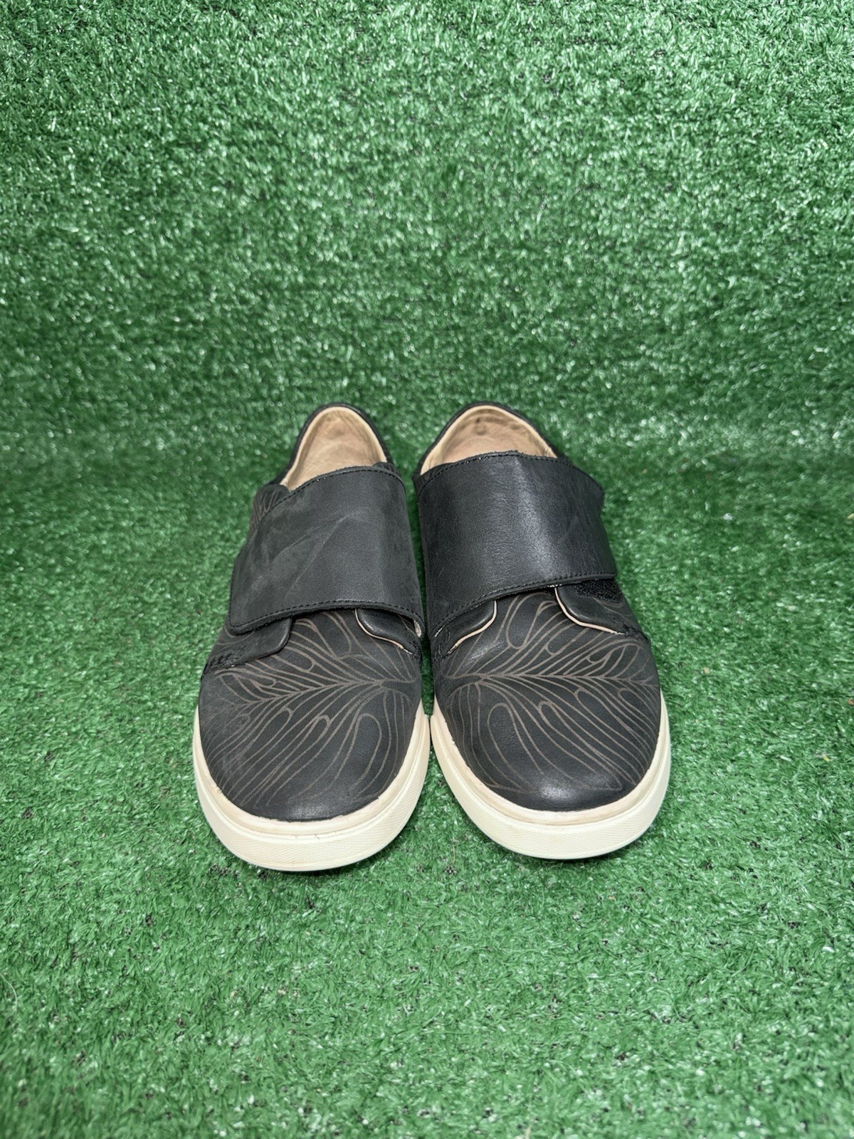 Olukai Women Size 6 Pehuea Loupili Black White Leather Shoe Strap Casual Sneaker
