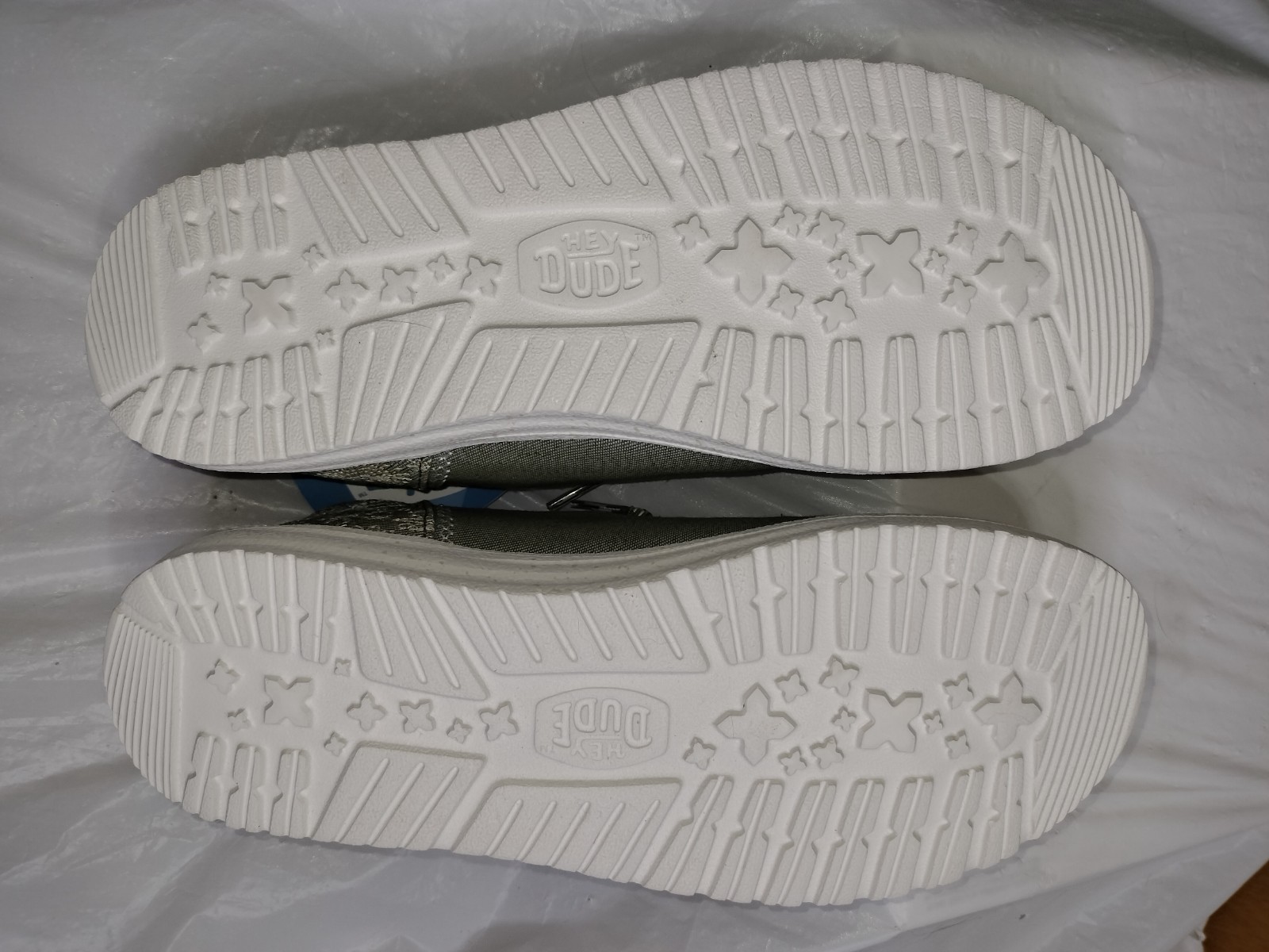 HEYDUDE Wendy Funk Embroidered Floral Olive Green Canvas Shoes Womens Size 7 NEW
