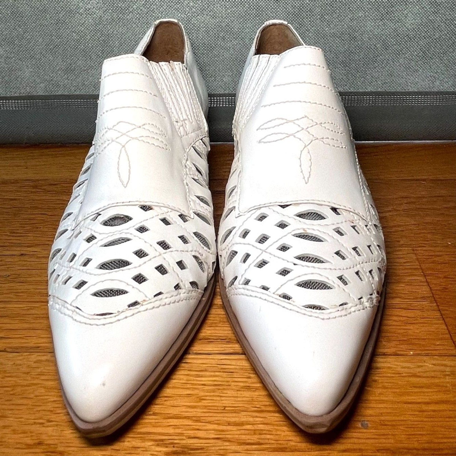 Nine West White Leather Cutout Pointed Toe Loafers Low Block Heel 8.5 M Brazil