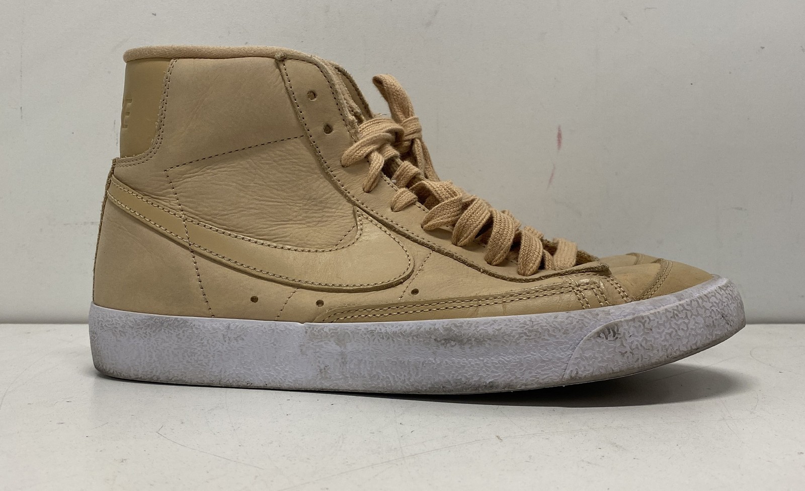 Nike Blazer Mid ’77 Premium Women Sneakers Size 9 US