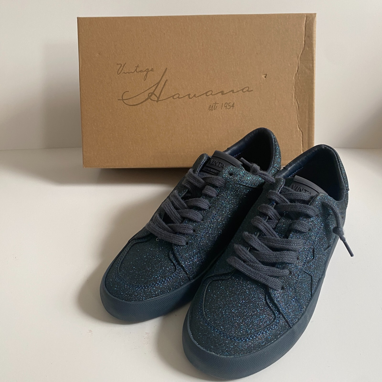 NWT Vintage Havana Premium Design Kara Matt Low Top Lace Up Sneakers Sz 8.5 Fall