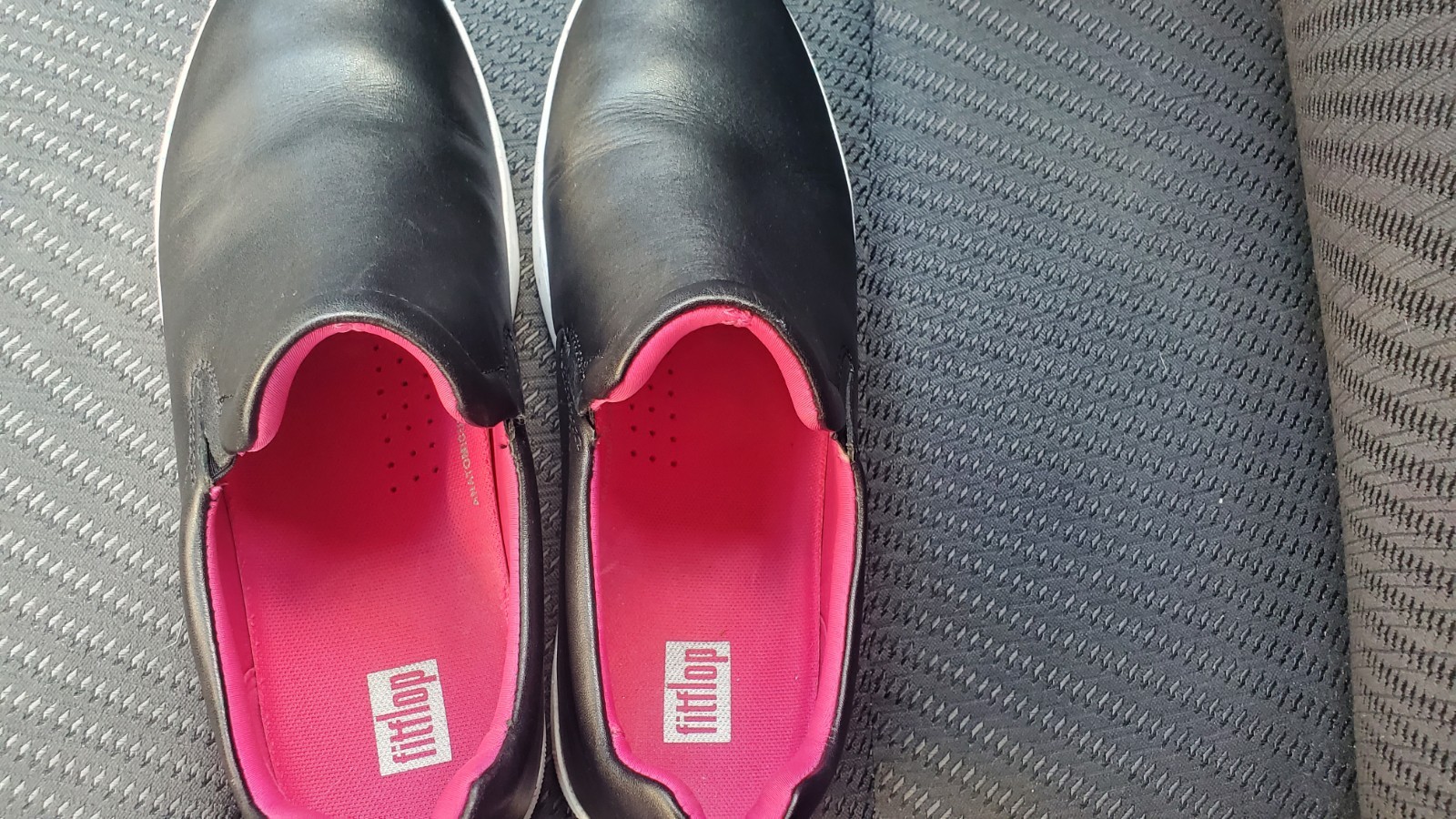 FITFLOP BLACK & PINK RALLY LEATHER COLOR SPECKLE SOLE SLIP ON SNEAKERS 7.5 EUC