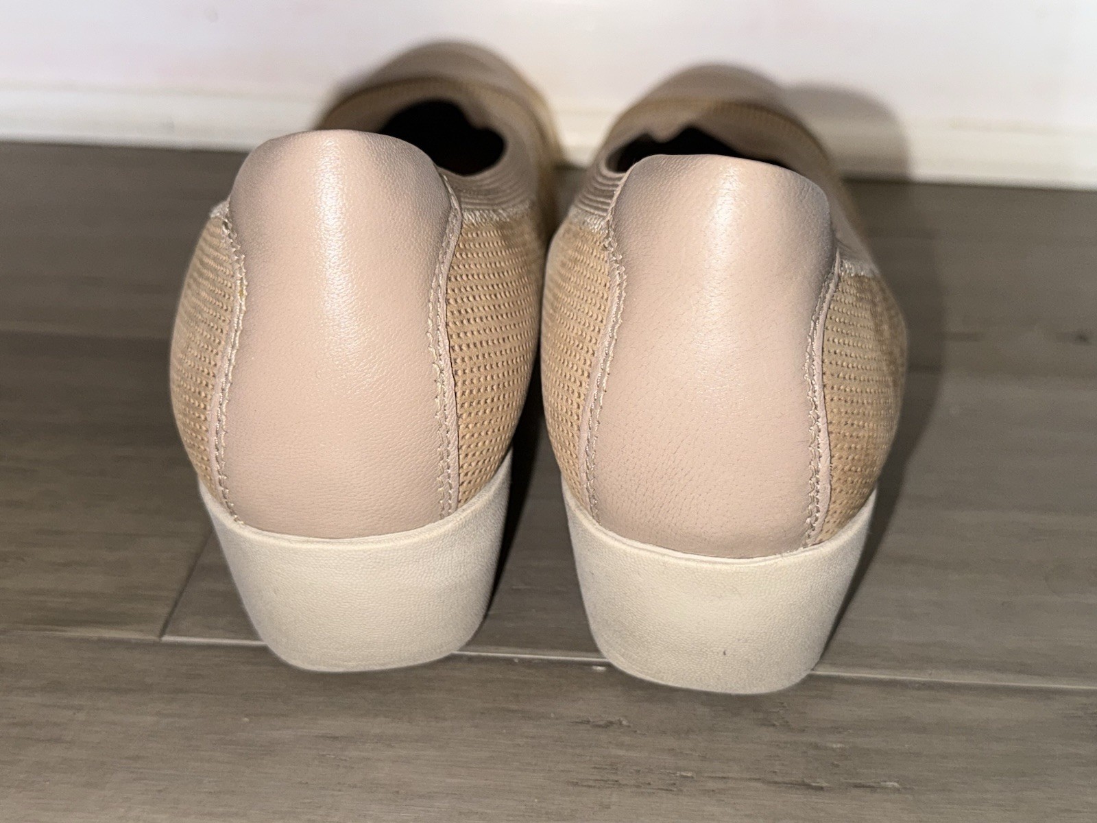 Clarks Artisan Women’s Size US 10 Medium Tan Beige Wedge Slip on Casual Shoe EUC