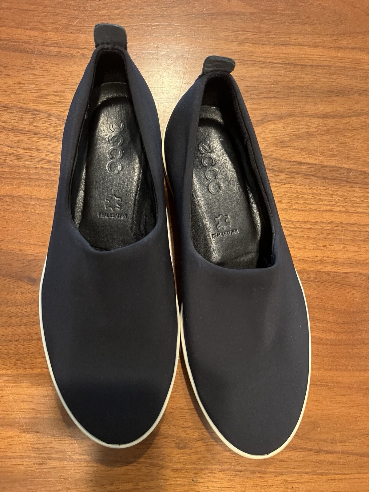 Woman’s Ecco Size 36 Shoe