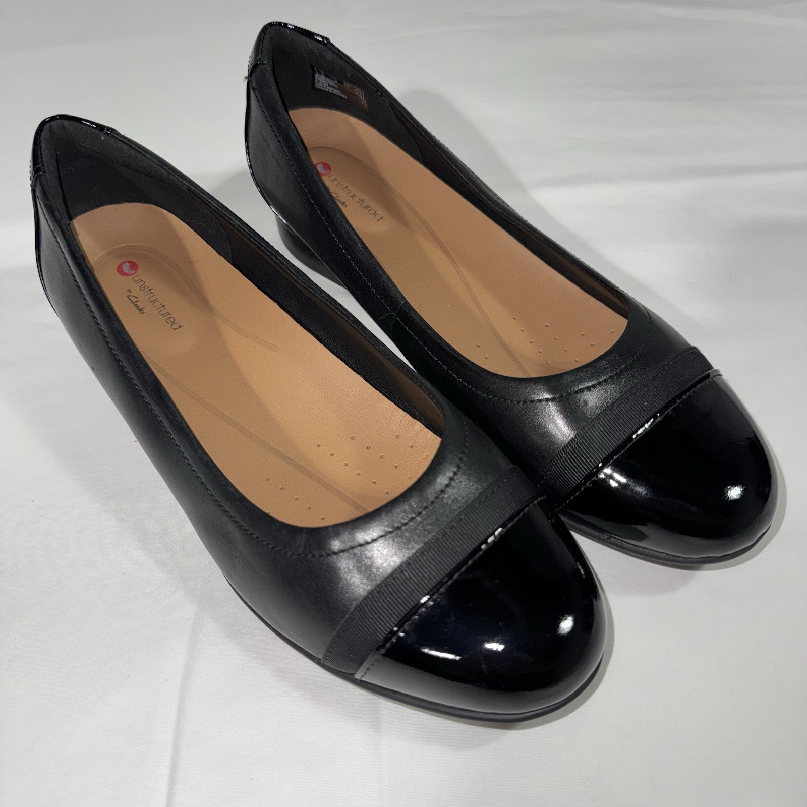 Clarks Unstructured Ballet Flats 7.5 Black Leather Slip On Patent Cap Toe