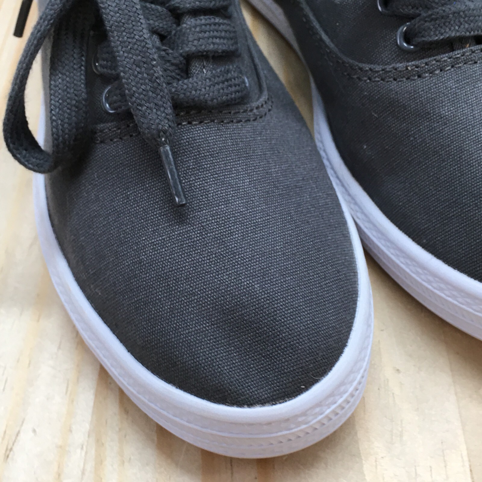 Universal Thread Shoes Womens 6 Lunea Casual Lace Up Low Sneakers Gray Canvas