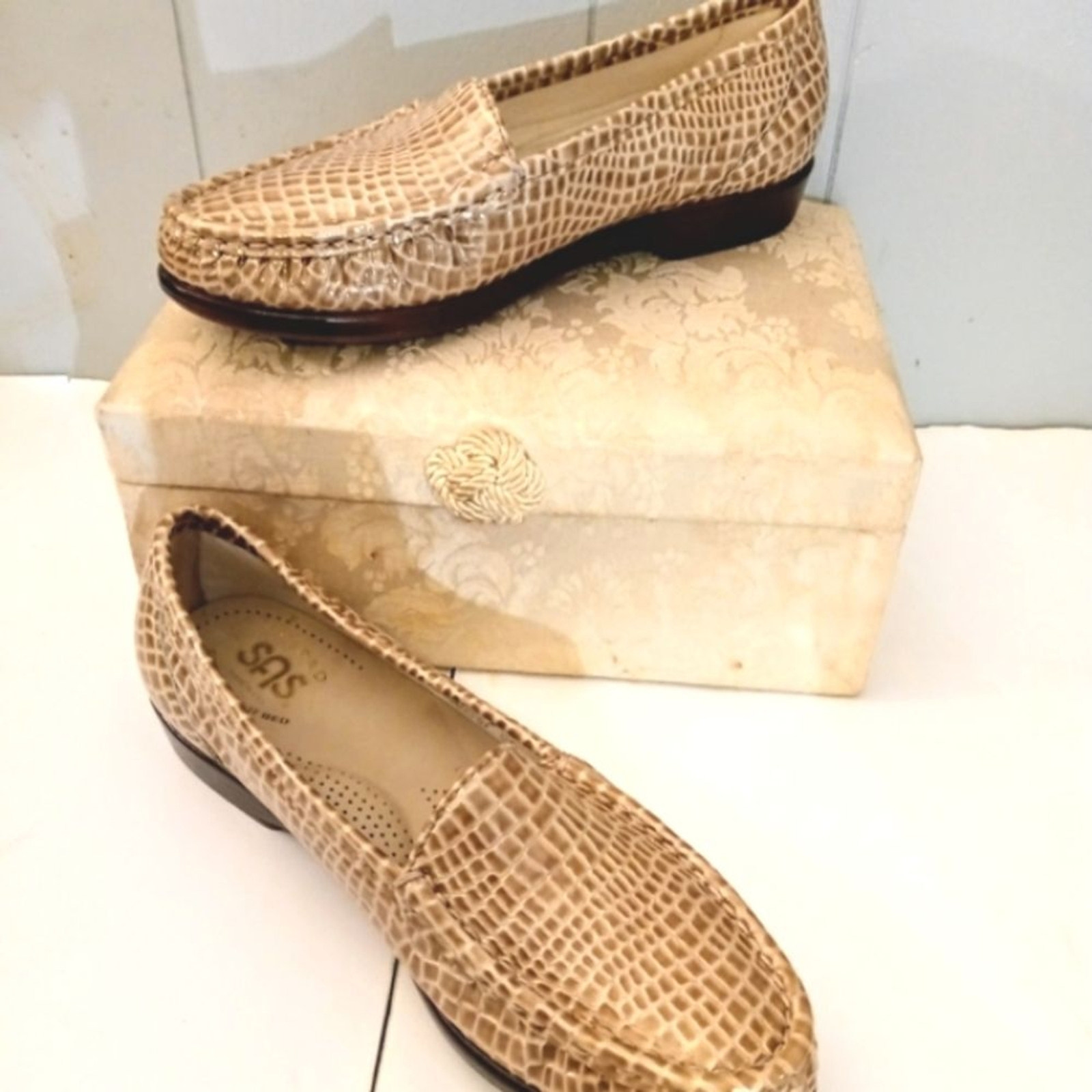 SAS Vintage Snakeskin embossed Patent Leather Loafer sz 7