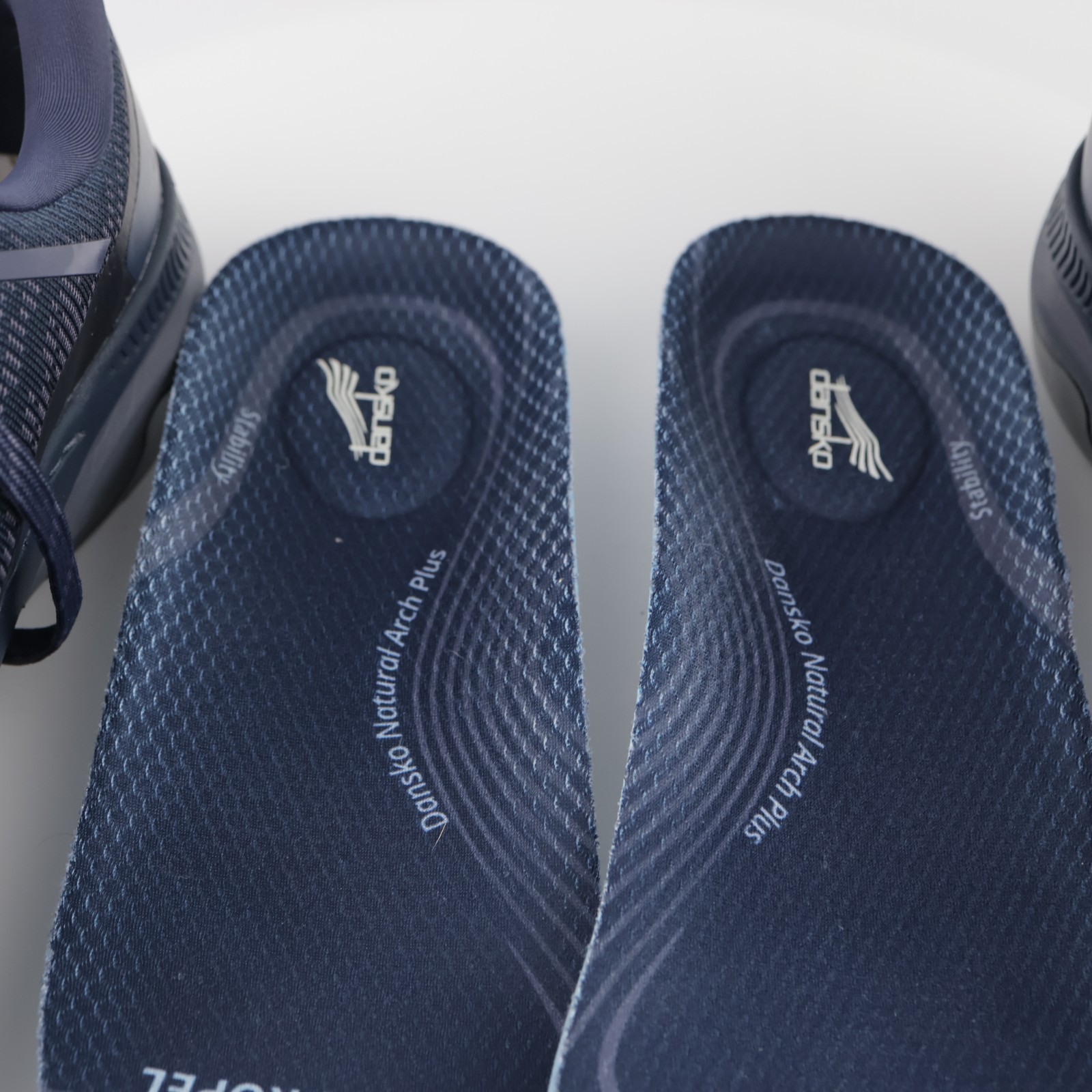Dansko Womens Makayla Sneakers Size 38 7.5 Waterproof Navy Walking Shoes Comfort