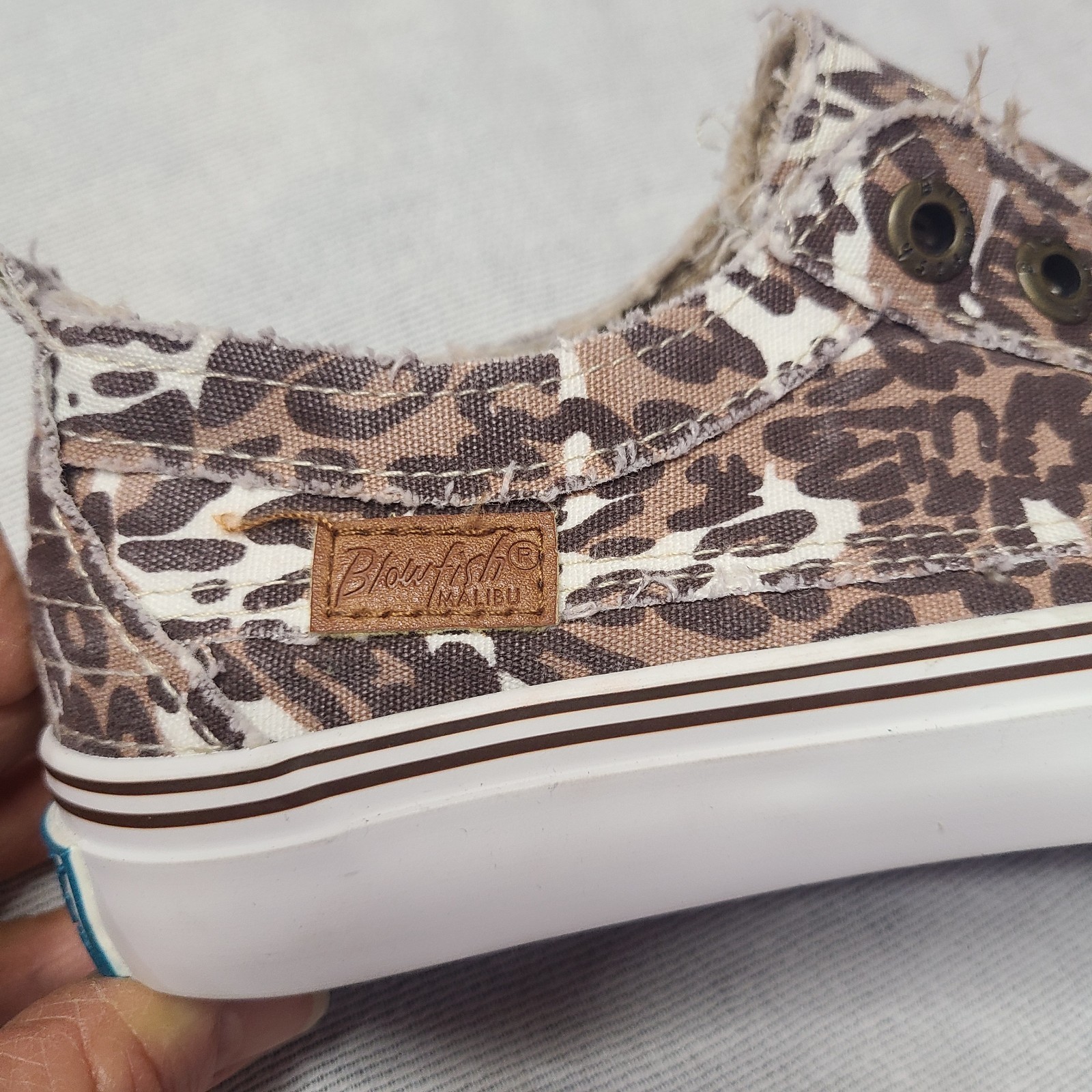 **Blowfish Play Comfort Sneaker – Women’s Size 6 Natural City Kitty NEW Leopard