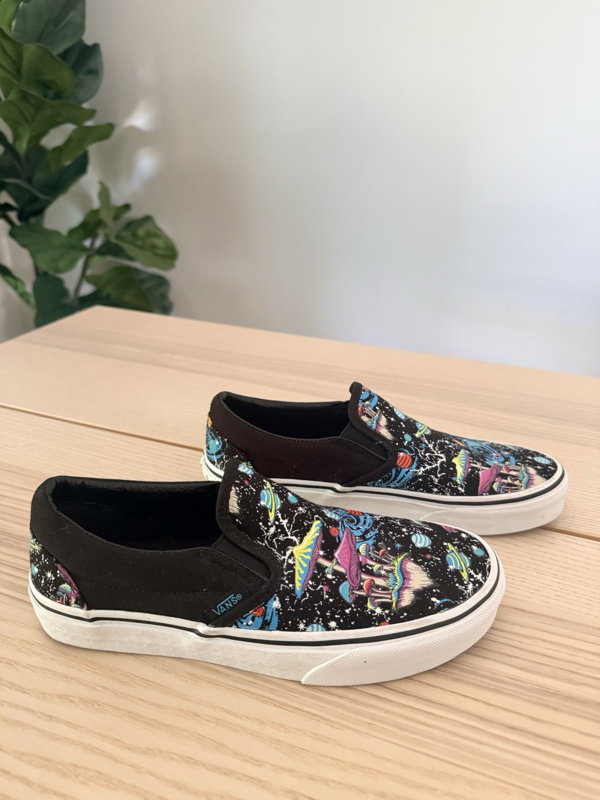 Vans Classic Slip-On Cosmic Glow Space Mushroom Shoes Men’s 5/ Women’s 6.5