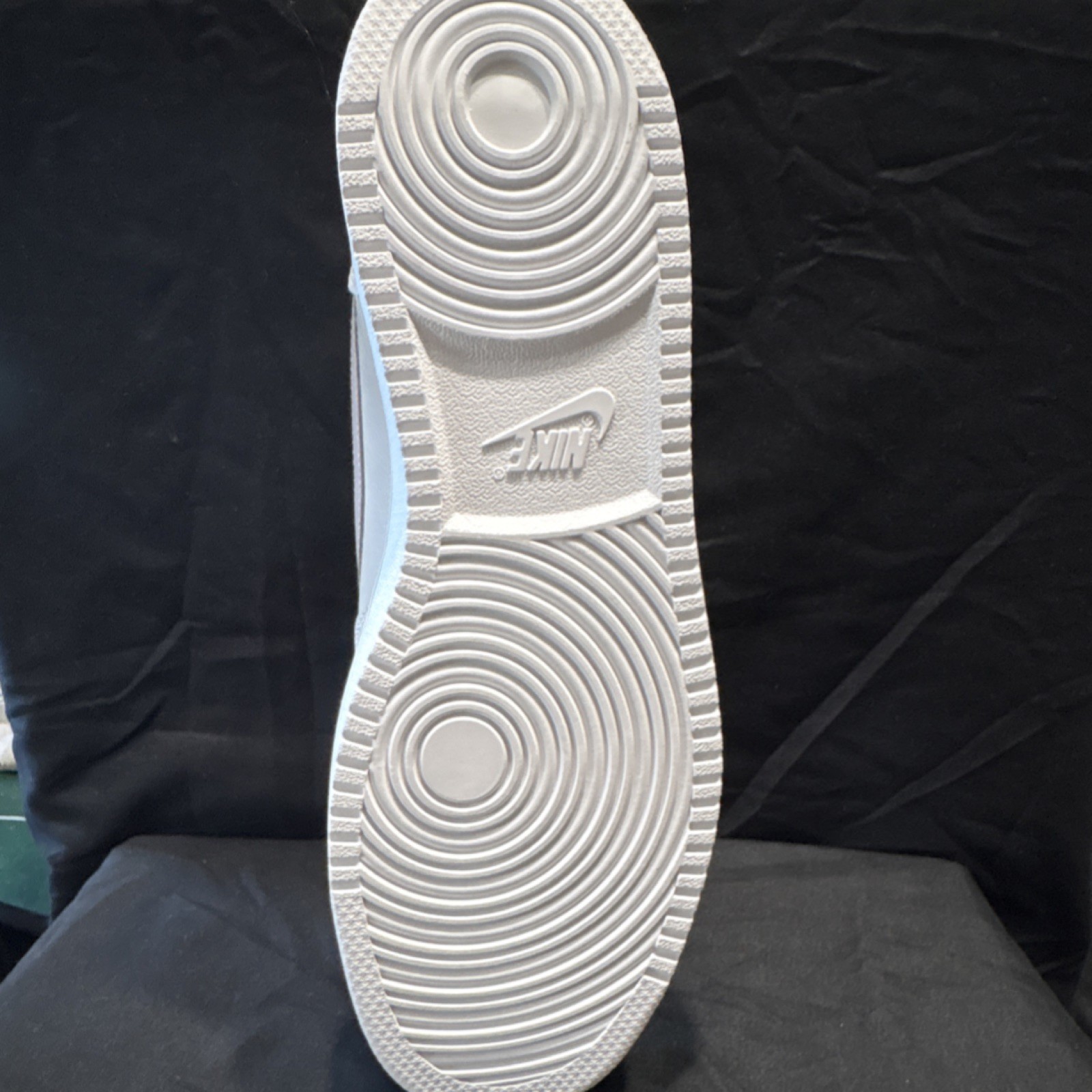 Nike Ebernon Low Beige/White women’s. Brand New/ box has no lid