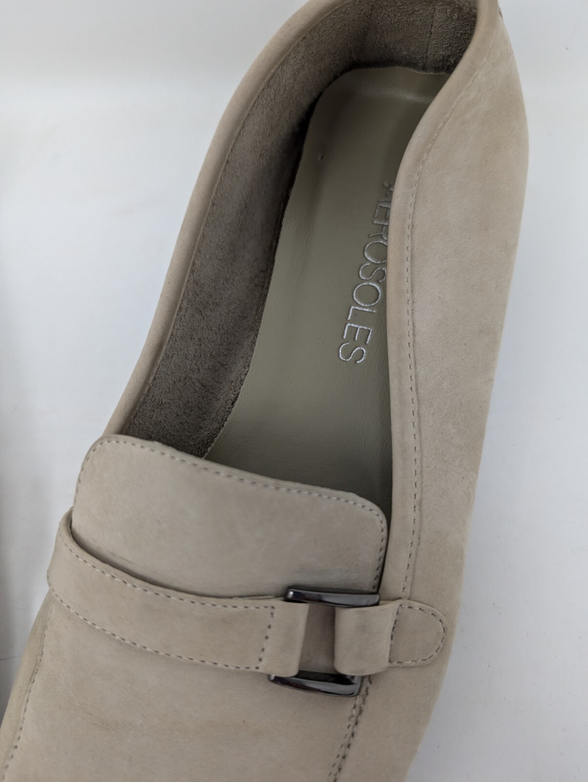Women’s Aerosoles tan Suede nubuck. New without tags. Size 6. Tan