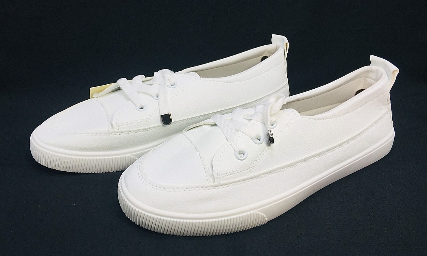 New FME Women’s White Low Top Lace Up Sneakers Athletic Casual Shoes Size 9.5M