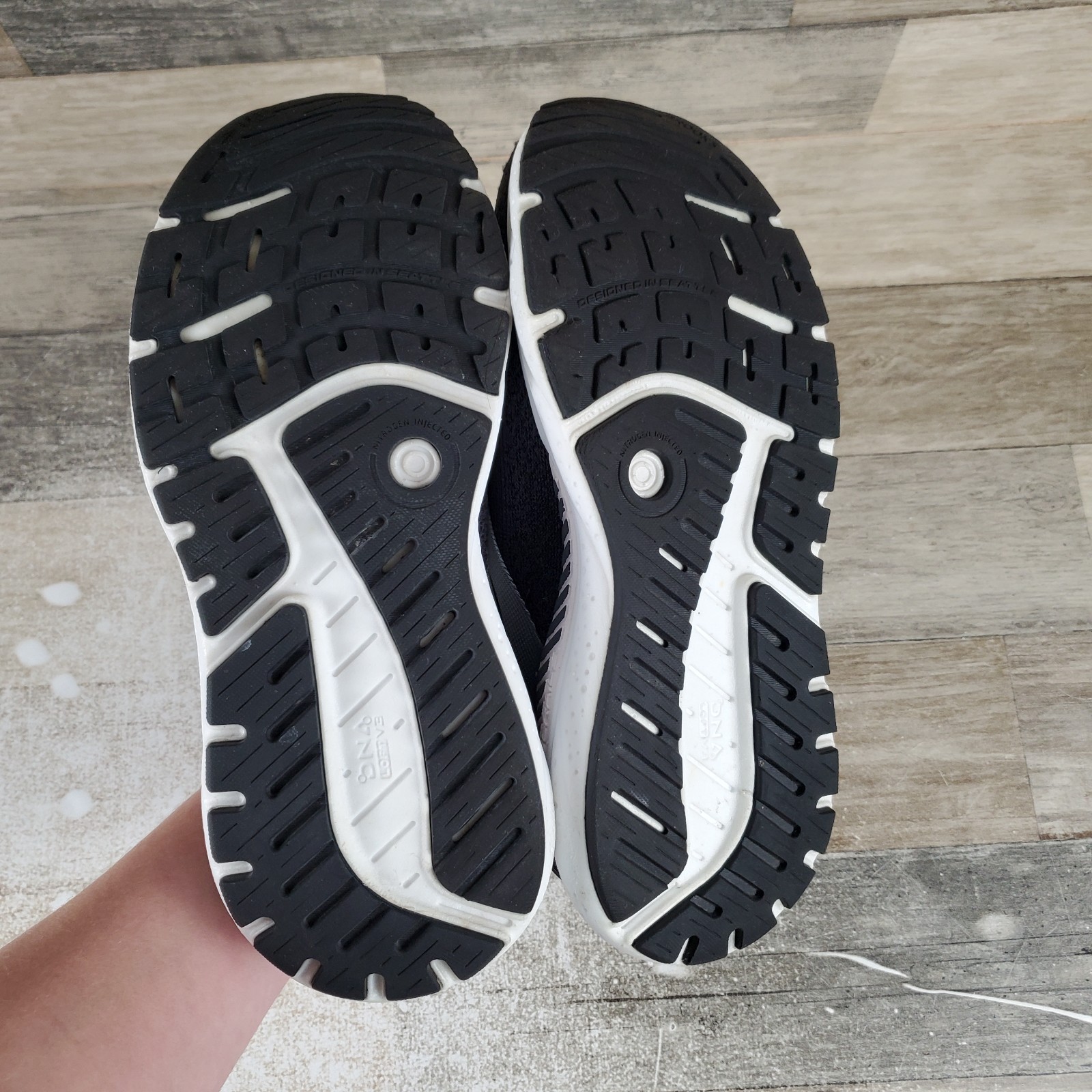 Brooks Ariel GTS 24 Womens Shoes Sz 8.5 B Running Ebony Black White Sneakers