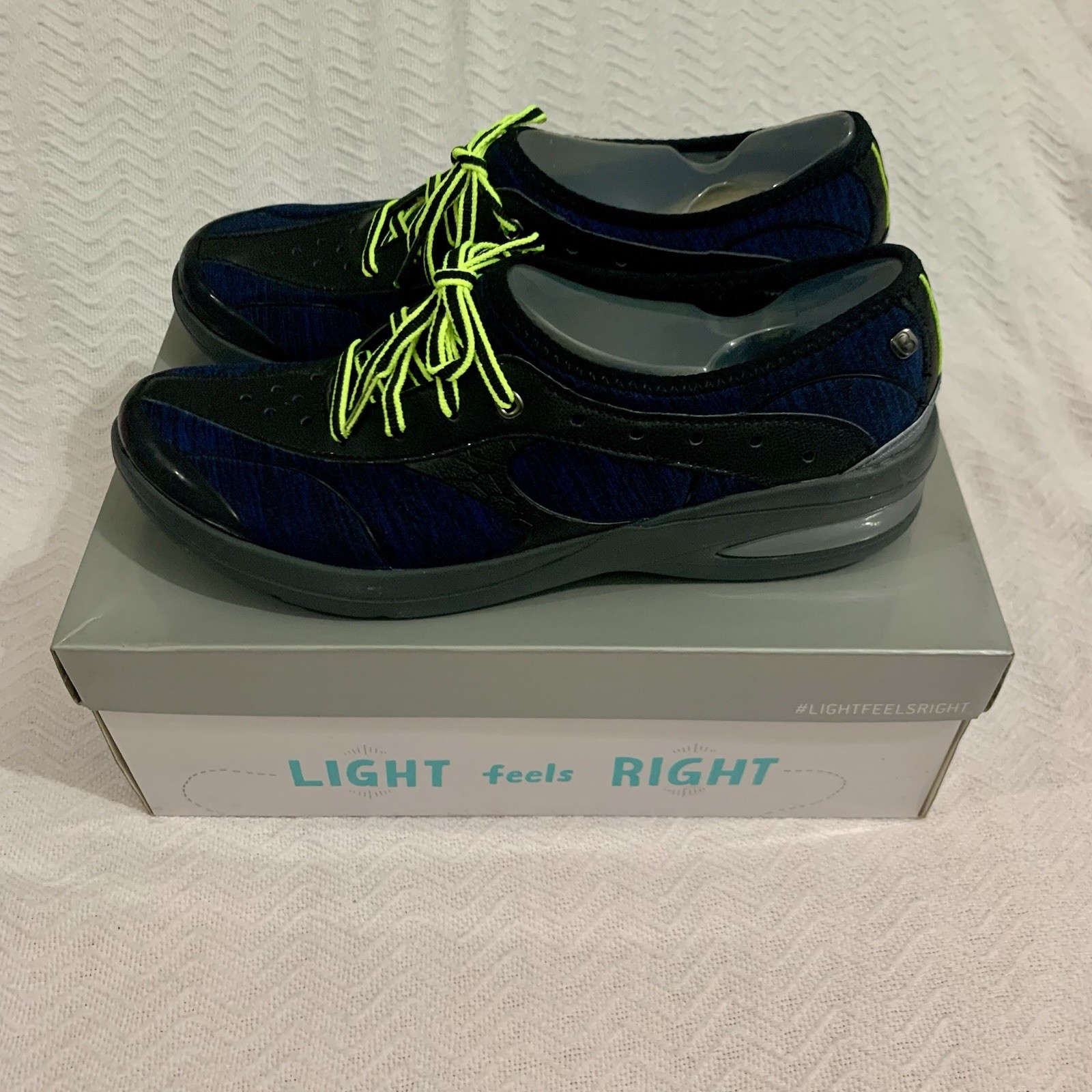 Bzees Regal Womens Comfort Shoes Size 9M Blue 22 Navy Slip On Washable New Box