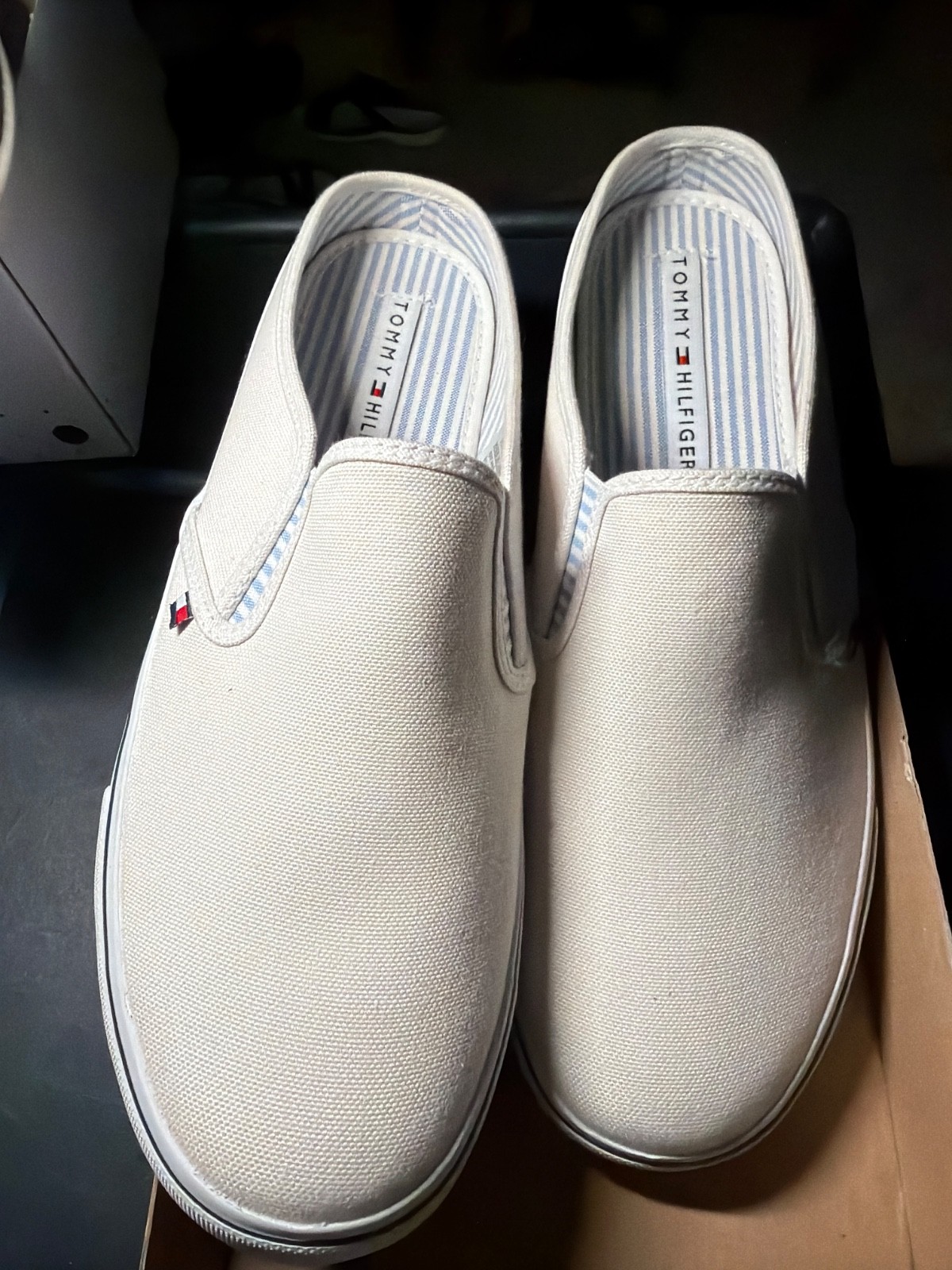 Tommy Hilfiger Canvas slip on in white size 9M without box