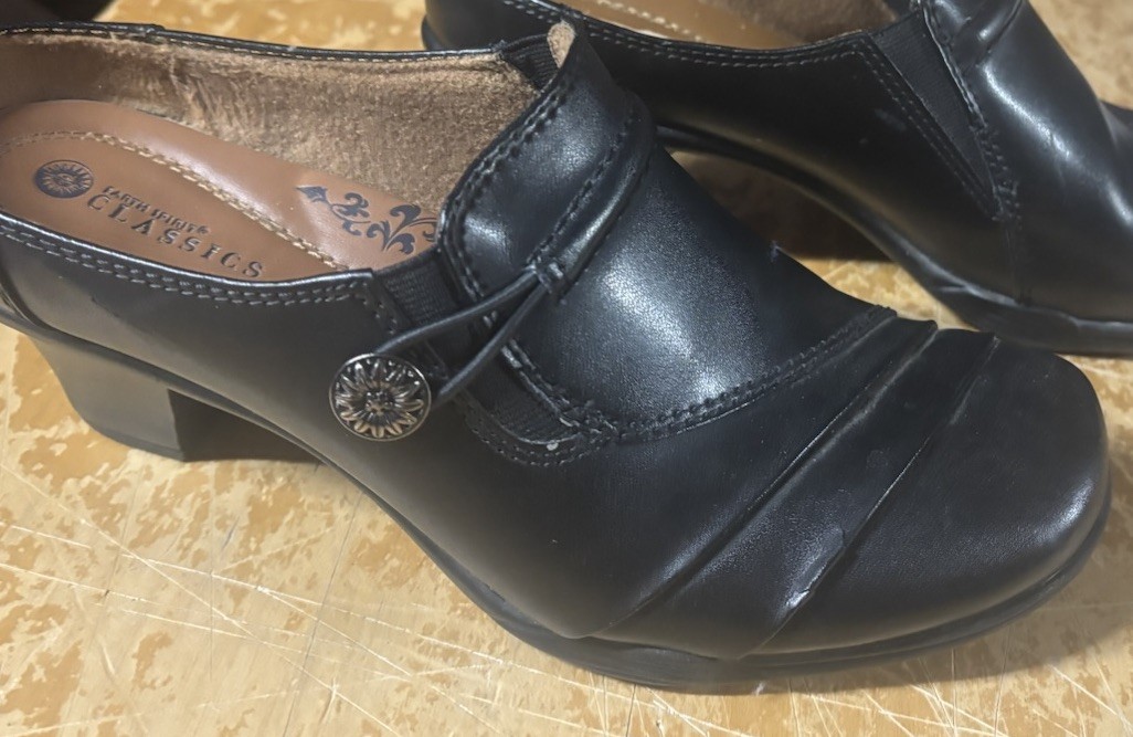 Earth Spirit Elaine Black Leather Classic Clogs Shoe Womens 7.5 Mule Witch Heels