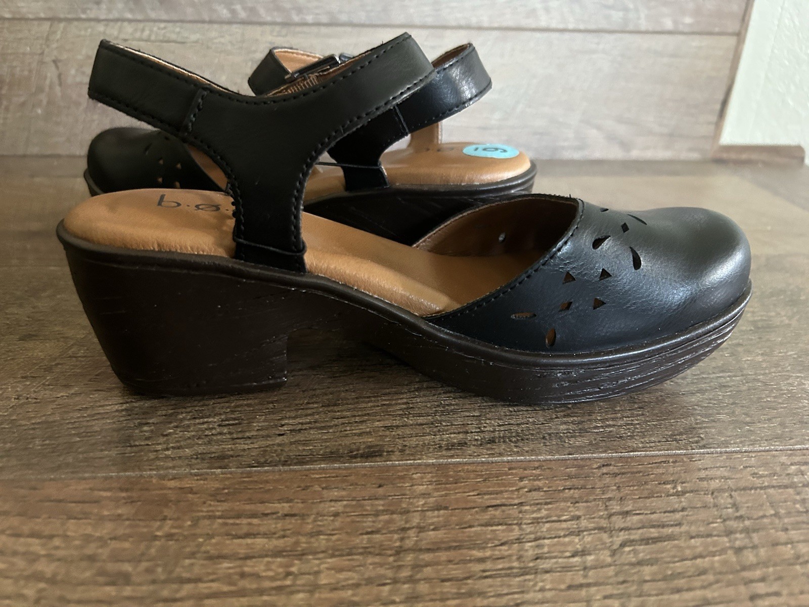 b.ø.c. Jasmine Women’s Clogs Size 6 Black – New – Cushioned – Adjustable Strap
