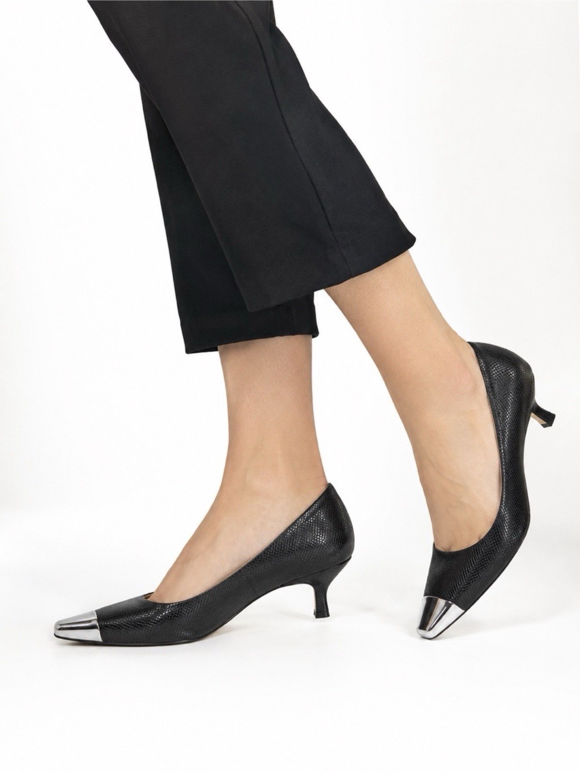 Adrienne Vittadini Gavril Black Reptile Print Metal Tip Comfort Kitten Pump 8M