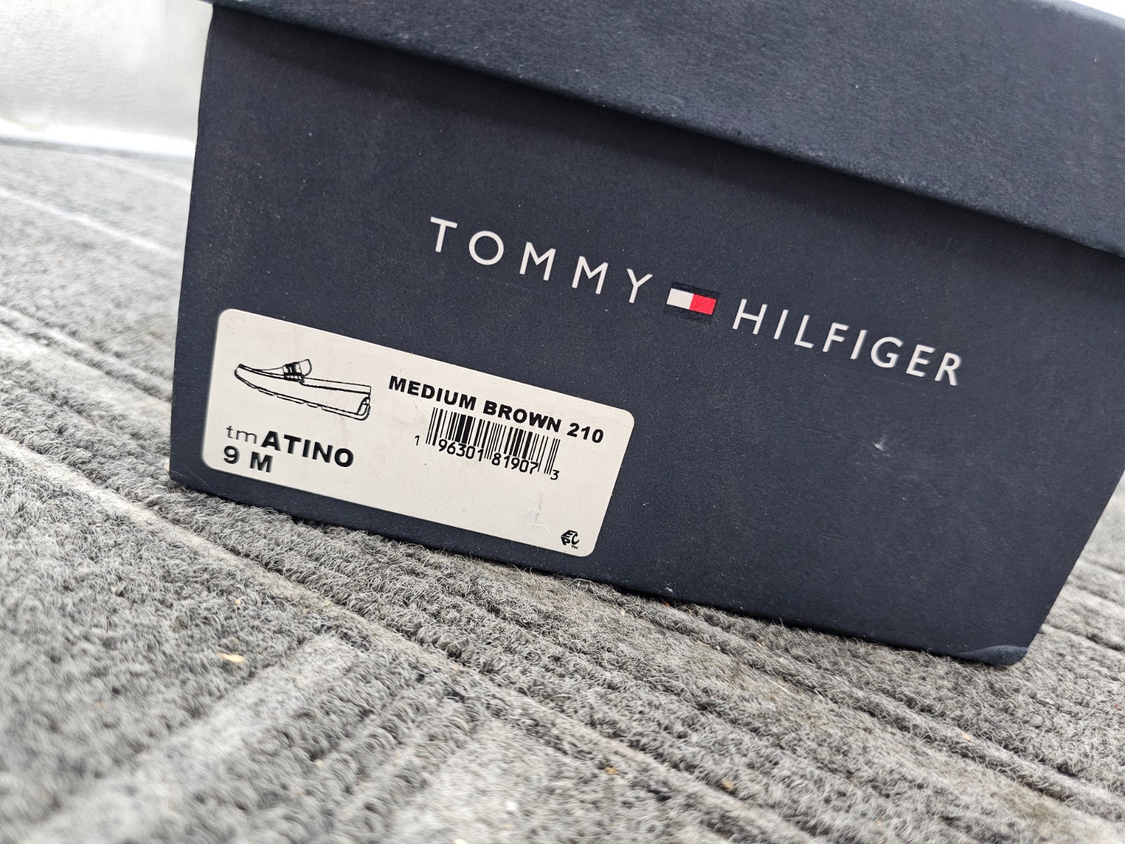 Tommy Hilfiger Tmatino Adaptive Men’s Medium Brown 210 Color Size 9 M