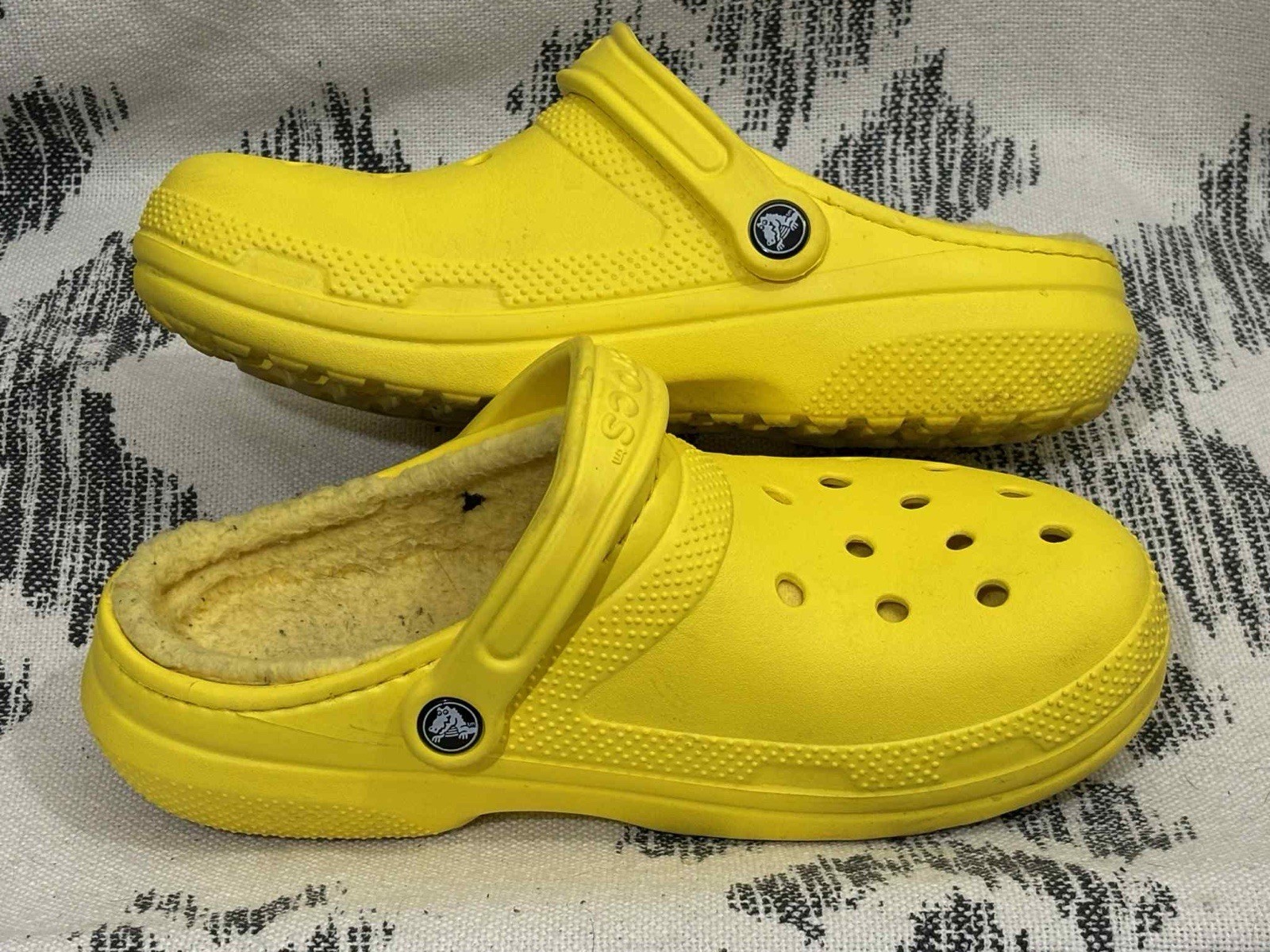 CROCS Sherpa Lined Slip On Shoes Adult Clogs Classic Yellow Women’s 9 Men’s 7