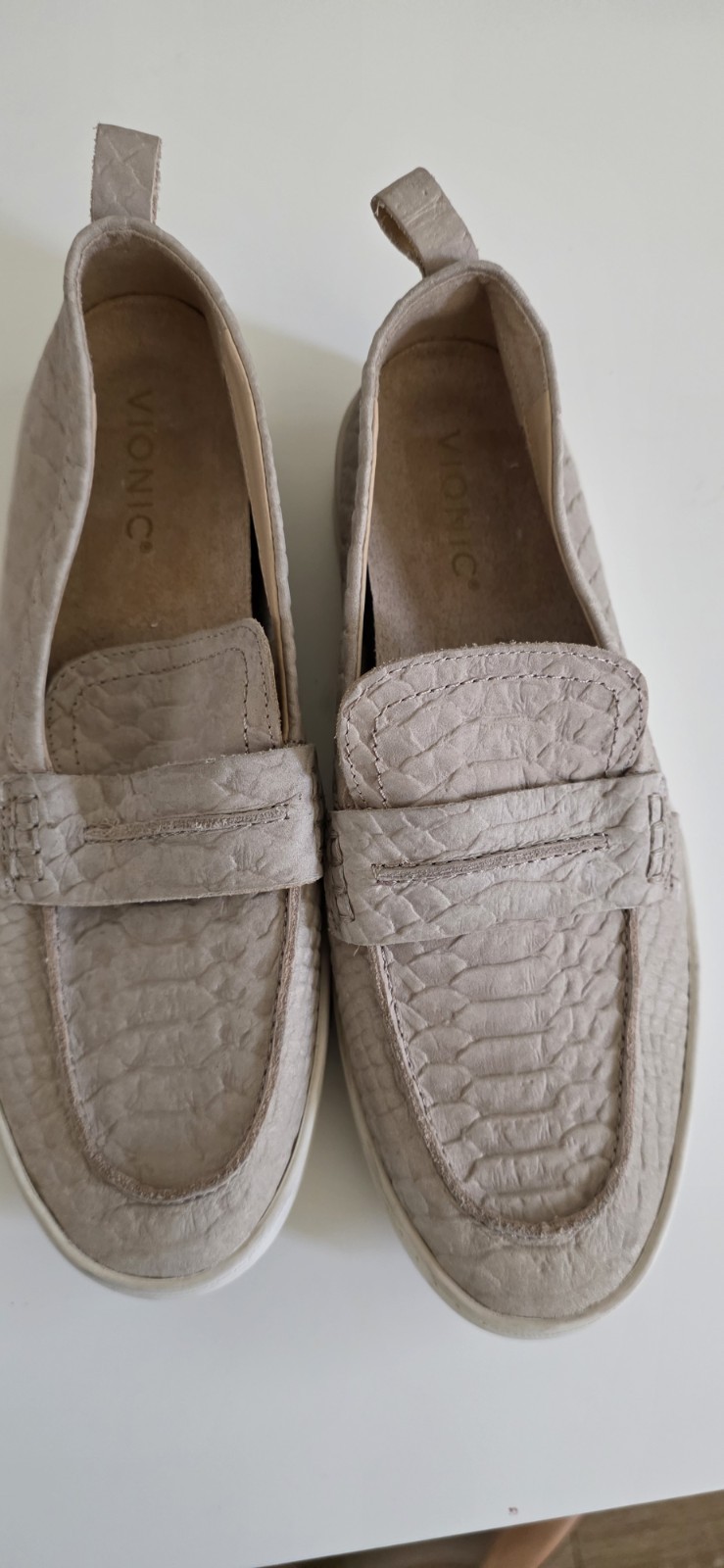 Vionic Chantel Women US 9 EU 40 Beige Leather Comfort Slip-On Loafer Flat