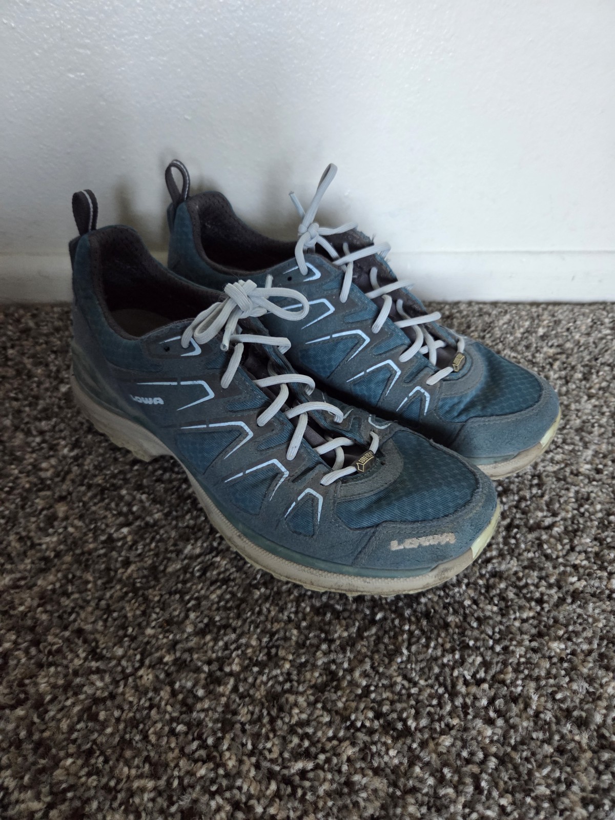 Women’s sneakers LOWA INNOX EVO GTX LOWS Size 7.5 Hiking Walking Waterproof