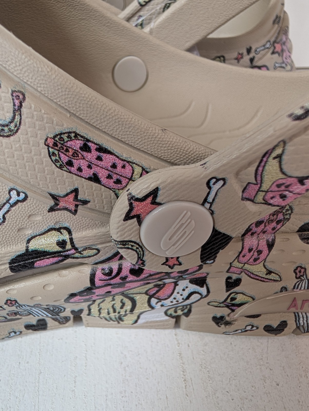 Sketchers ArchFit Foamies Western Dog Cowboy Hat Print NWT Size 11 W Comfort