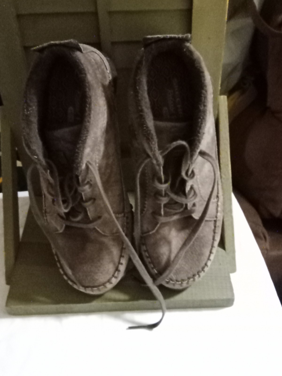 Women’s Size 8 Brown Suede Walking Shoes