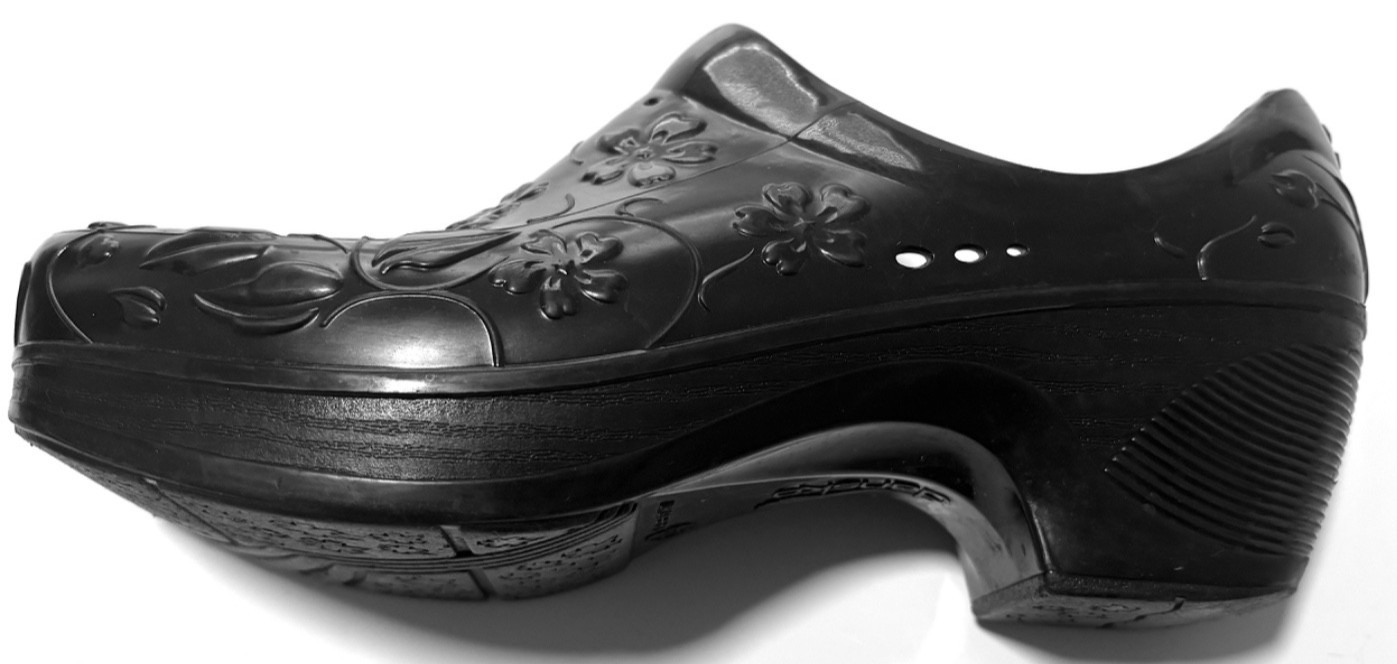 Dansko Pixie Clogs Black Embossed Pattern Ventilation Holes Waterproof Sz 39 8.5