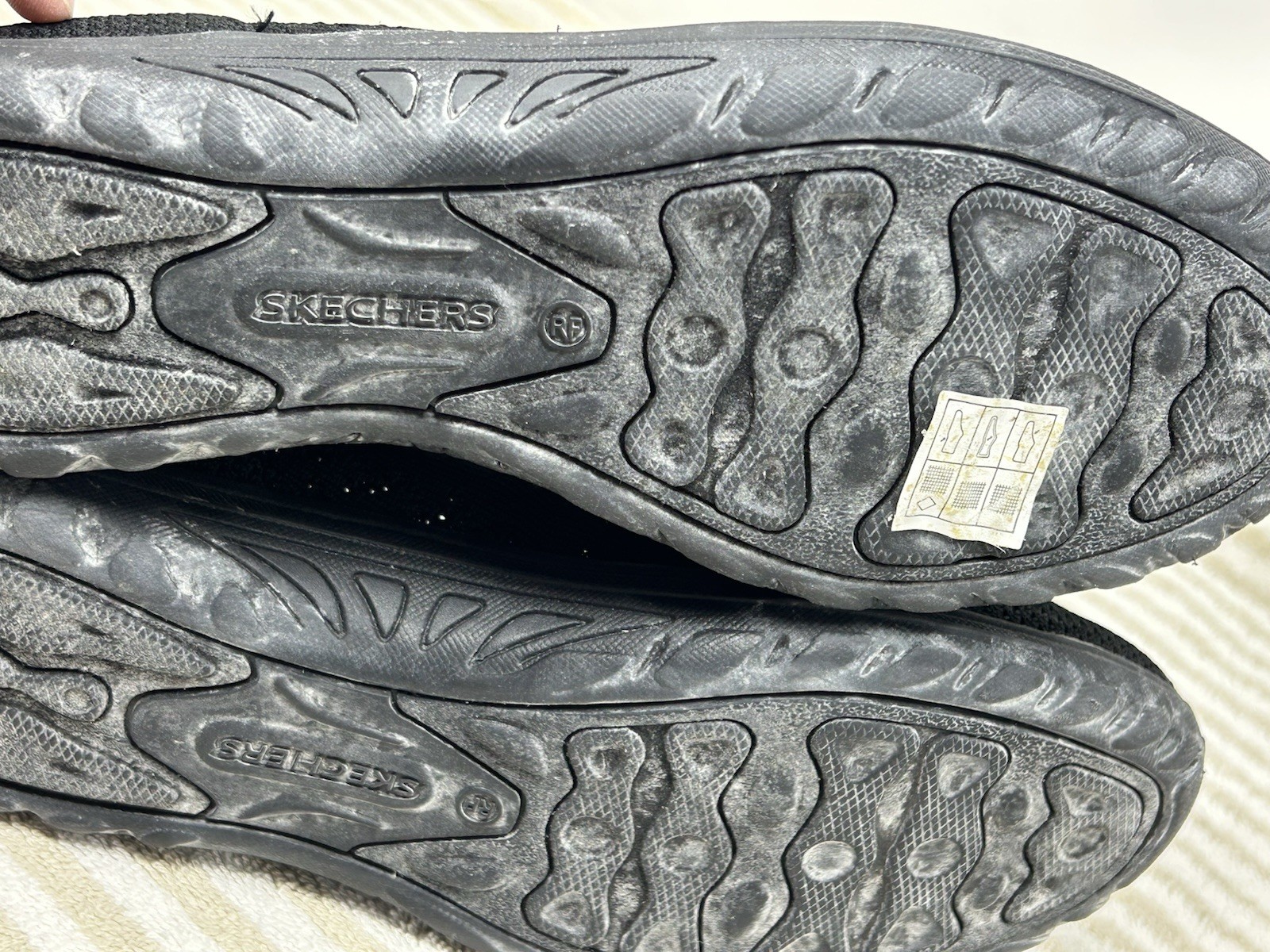 Skechers Womens Size 8.5 Black Mesh Classic Fit Air Cooled Slip On Shoes