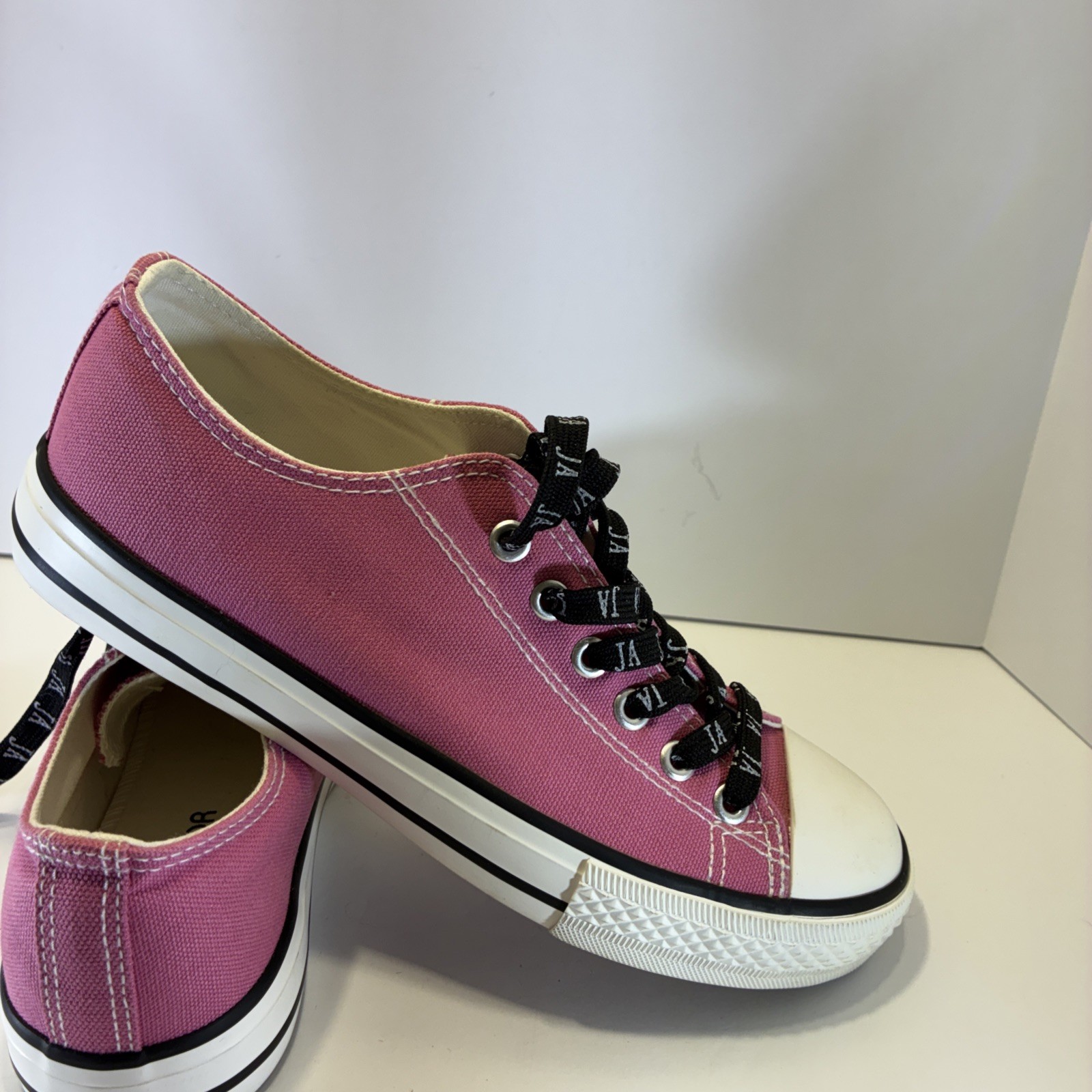 Women’s Size 7 Shoes Canvas Sneakers Lace-up Tennis Walking Casual Jenn Ardor