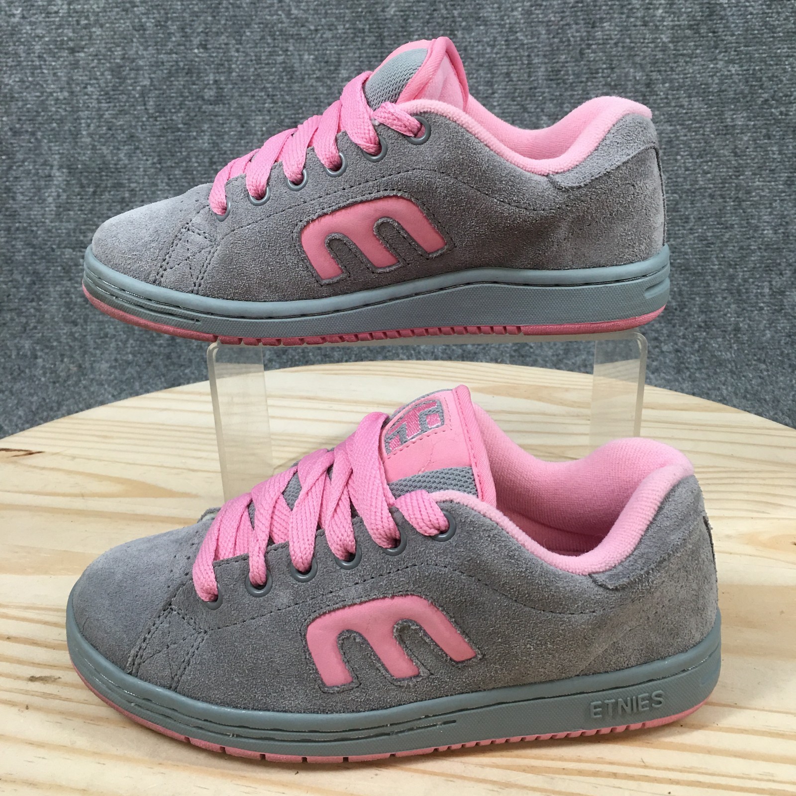 Etnies Callicut Shoes Womens 6 Skate Sneakers Lace Up Casual Suede Gray Pink