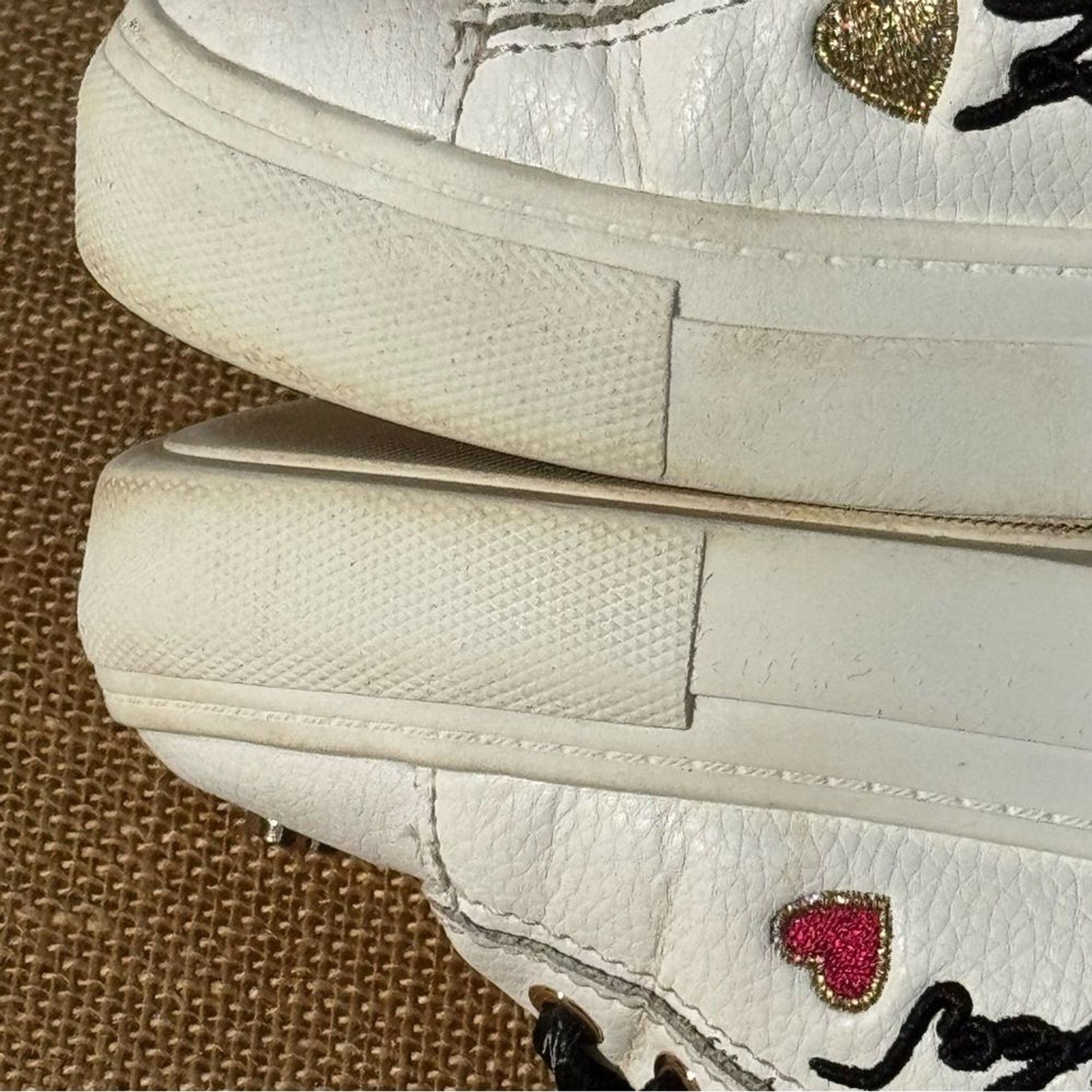 Karl Lagerfeld Paris Cate Pins Sneakers White Leather Heart Pins Charm Women 6M